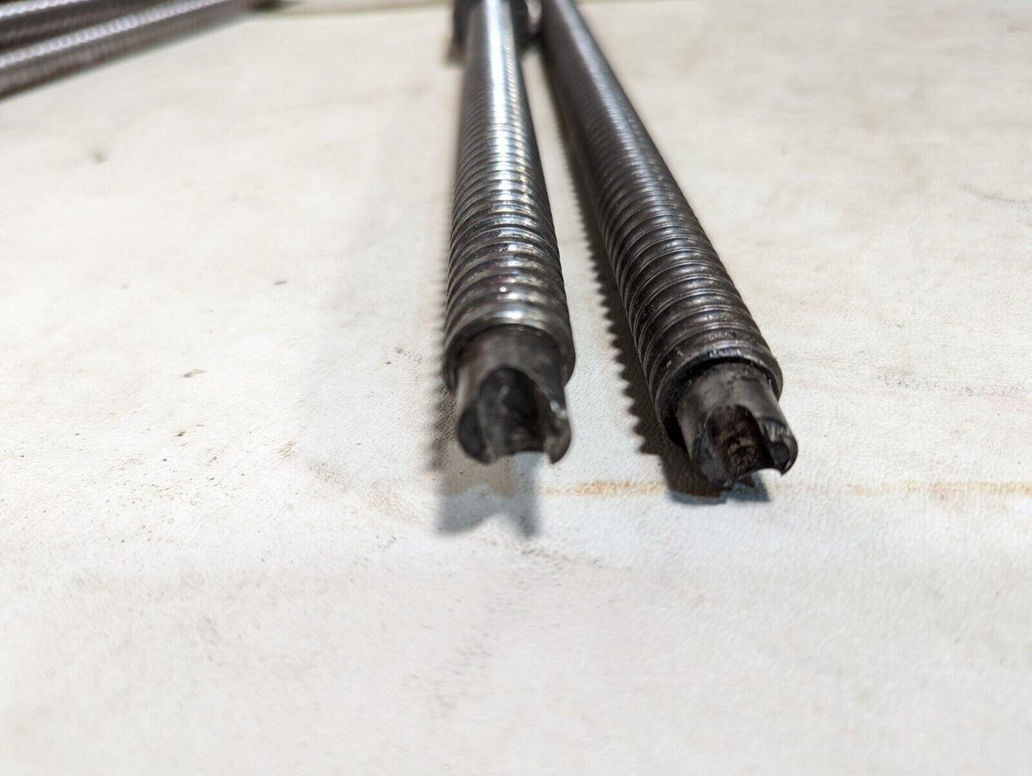 Lot of 4 feed screws, 3x 32 inches, 1x 36 inches long, plus some extras