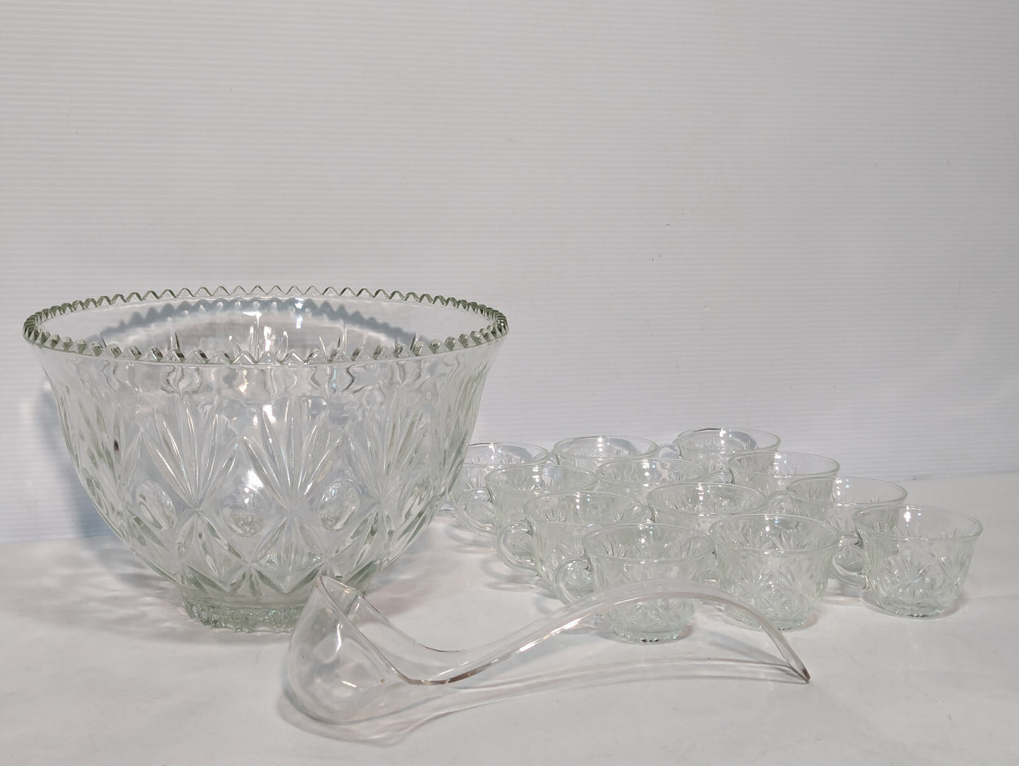 Vintage 14 Piece Crystal Clear Glass Star Scallop Party Punch Bowl Ladel Cup Set