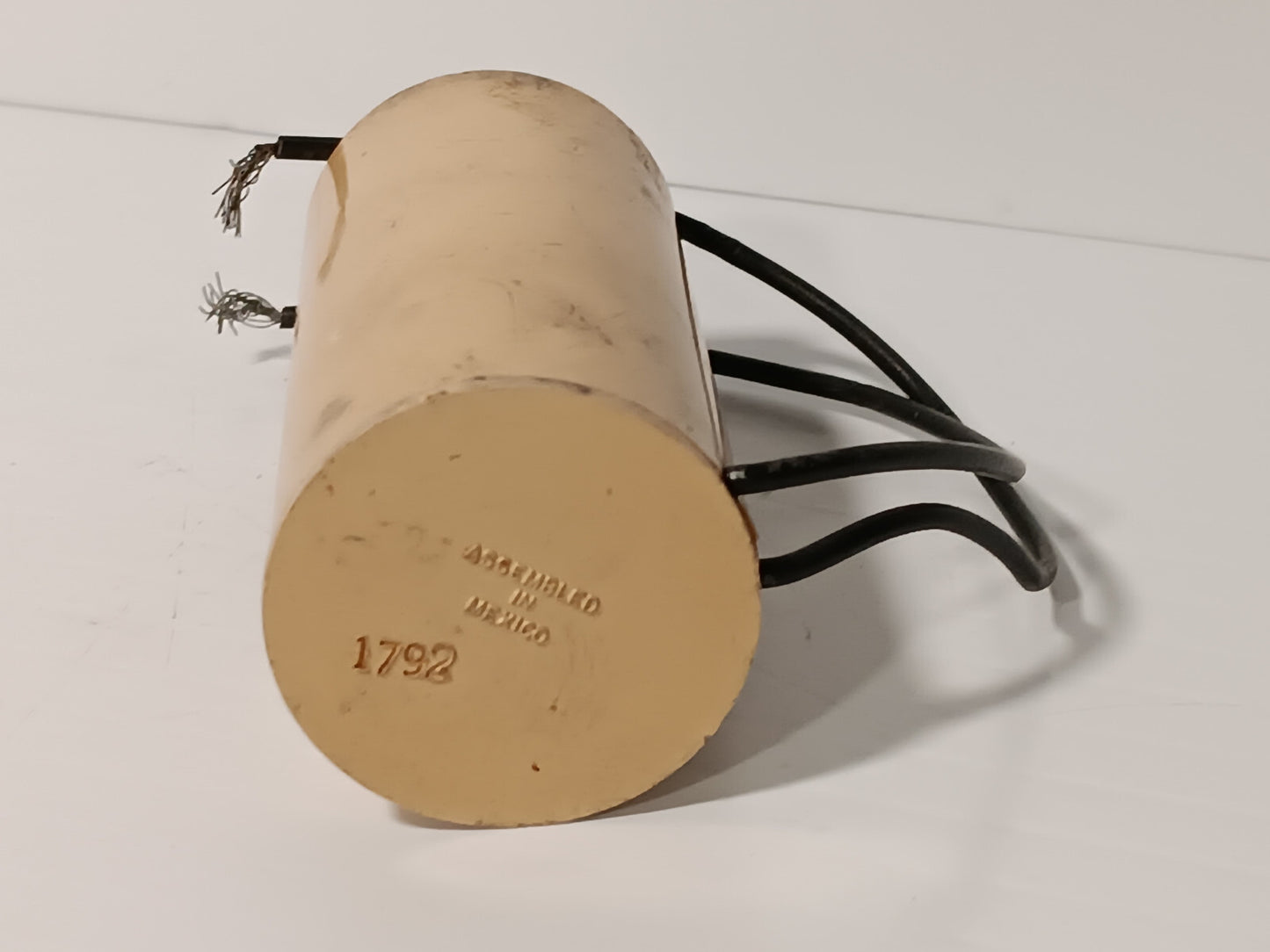 Advance Transformer Co. 7C225 Capacitor, 22.5 MFD, 300 VAC, 50/60Hz