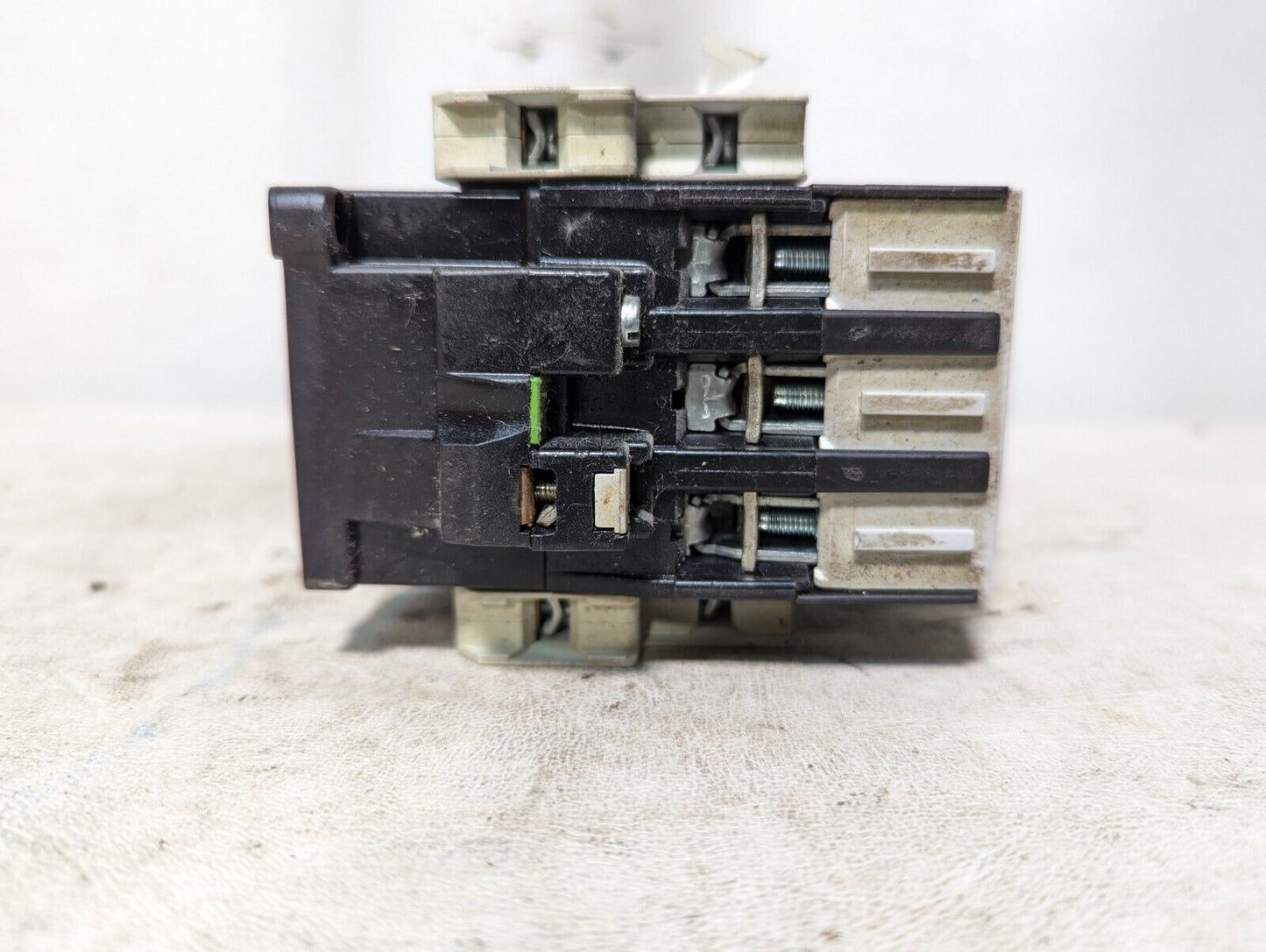 Siemens 3TF44 motor starter, 3TF4422-0A, 115-690VAC, 31HP max