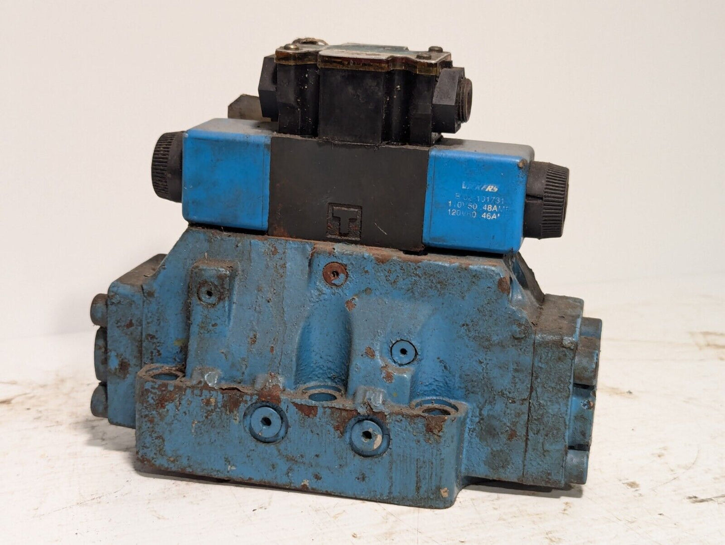 Vickers DG5S8-6C-M-B-20 Directional Control Valve