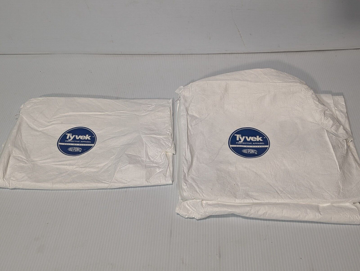 2 Med. Dupont TYVEK Protective Clothing Disposable Paint Coverall Bunny Suits