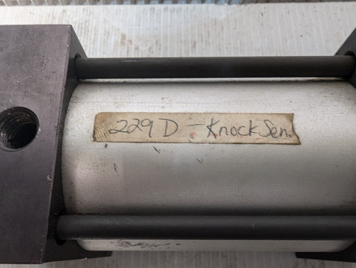 Unidentified Pneumatic Cylinder+Returns
