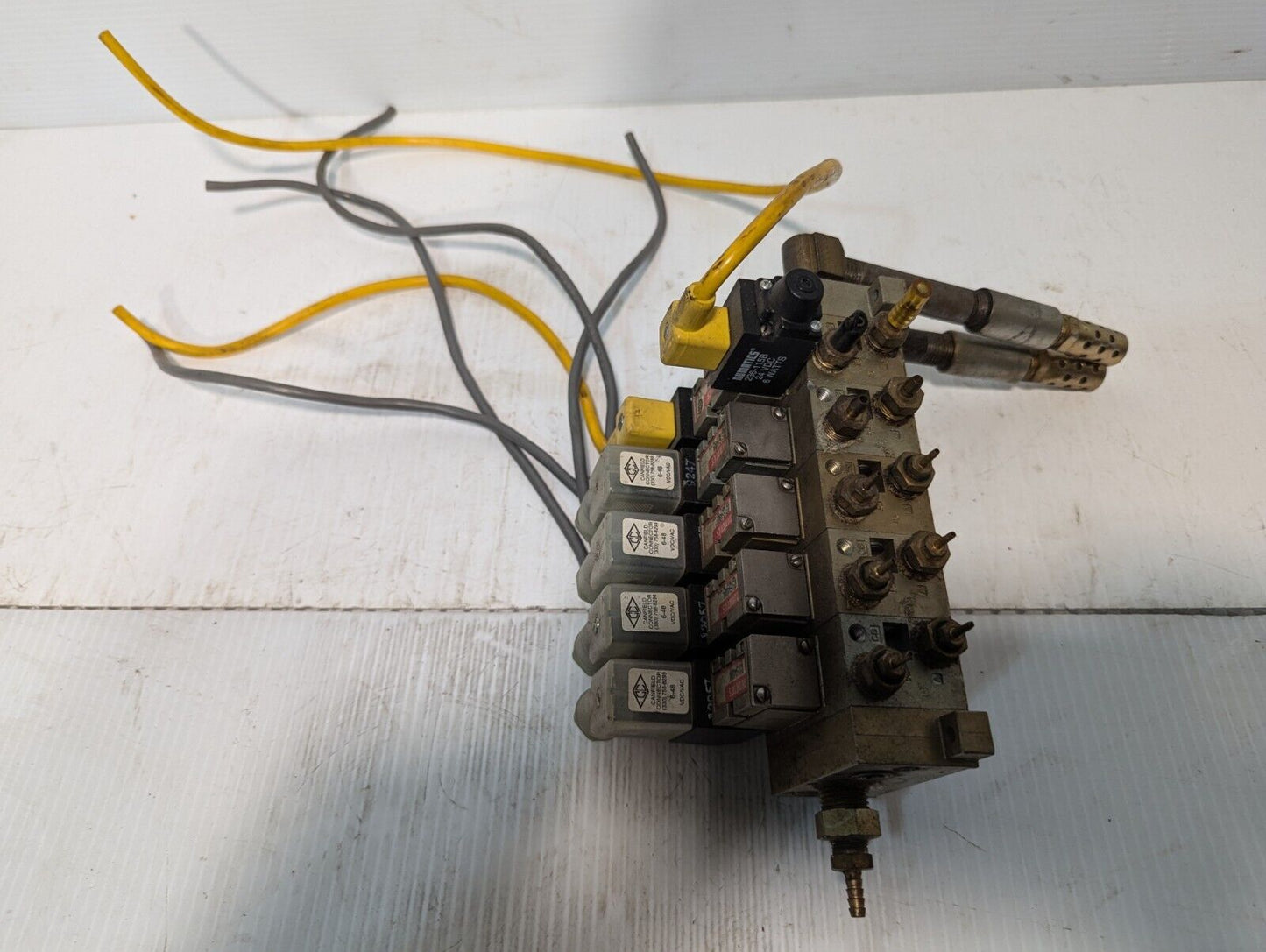 Numatics Valve Assembly w/ (1) 031SA400E, (2) 031SS4002, (2) 031SA4004 &Manifold