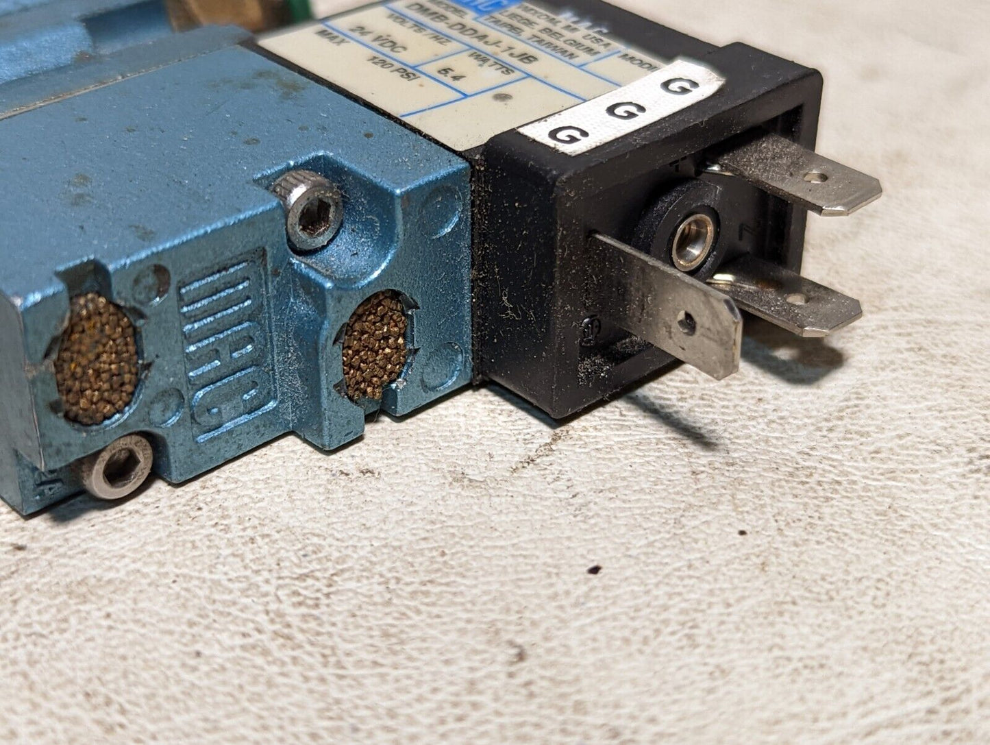 MAC 411A-A0A-DM-DDAJ-1JB pneumatic valve with DMB-DDAJ-1JB 24VDC solenoid