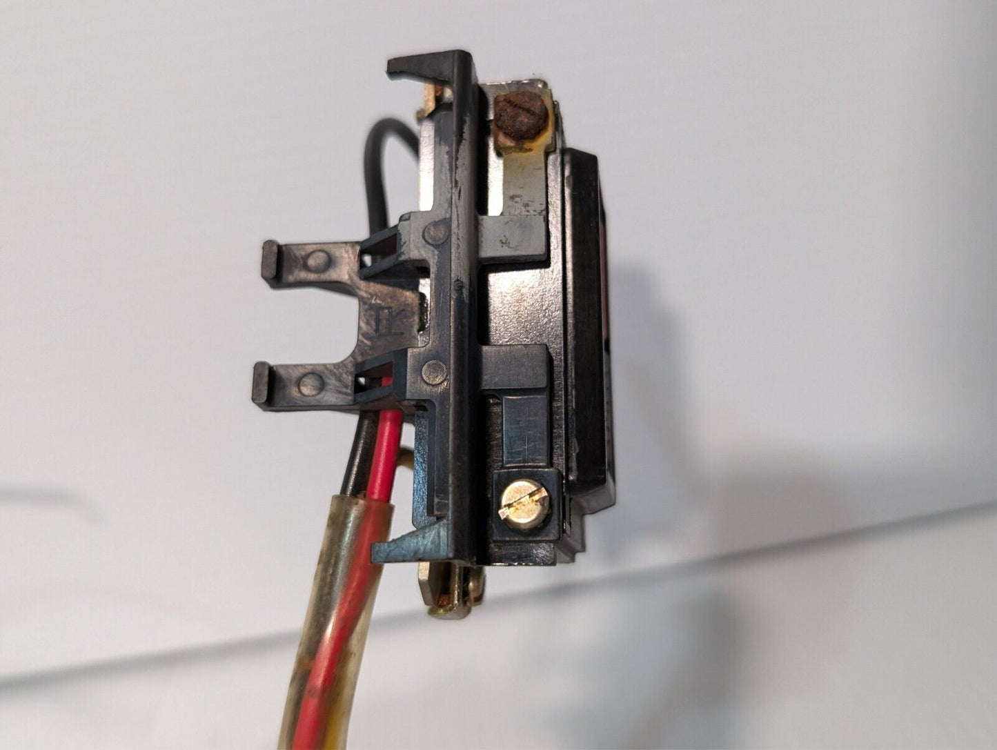 Square D 8536SBG2 motor starter, NEMA sz 0, 3HP, 220/240VAC coil