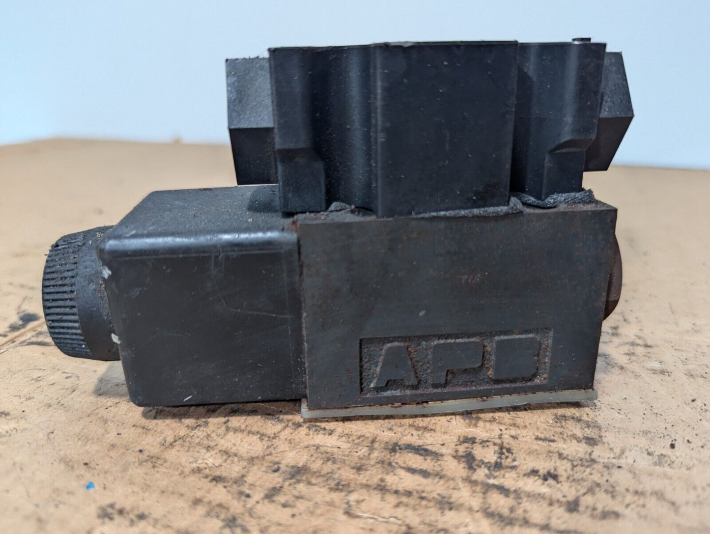 VICKERS PILOT VALVE, 02-101731 - Free Shipping