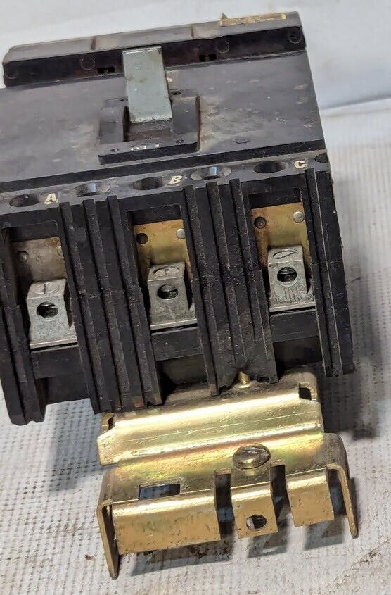 Square D FH36015 Molded Case Circuit Breaker, 15A 600vac 3-Pole - Free Shipping