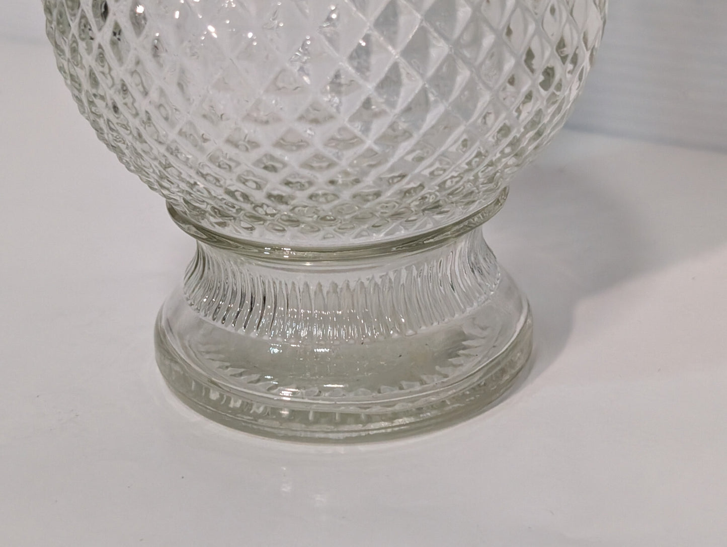 Vintage Mogen David 1976 Crystal Clear Glass Wine Decanter Vase Diamond Design