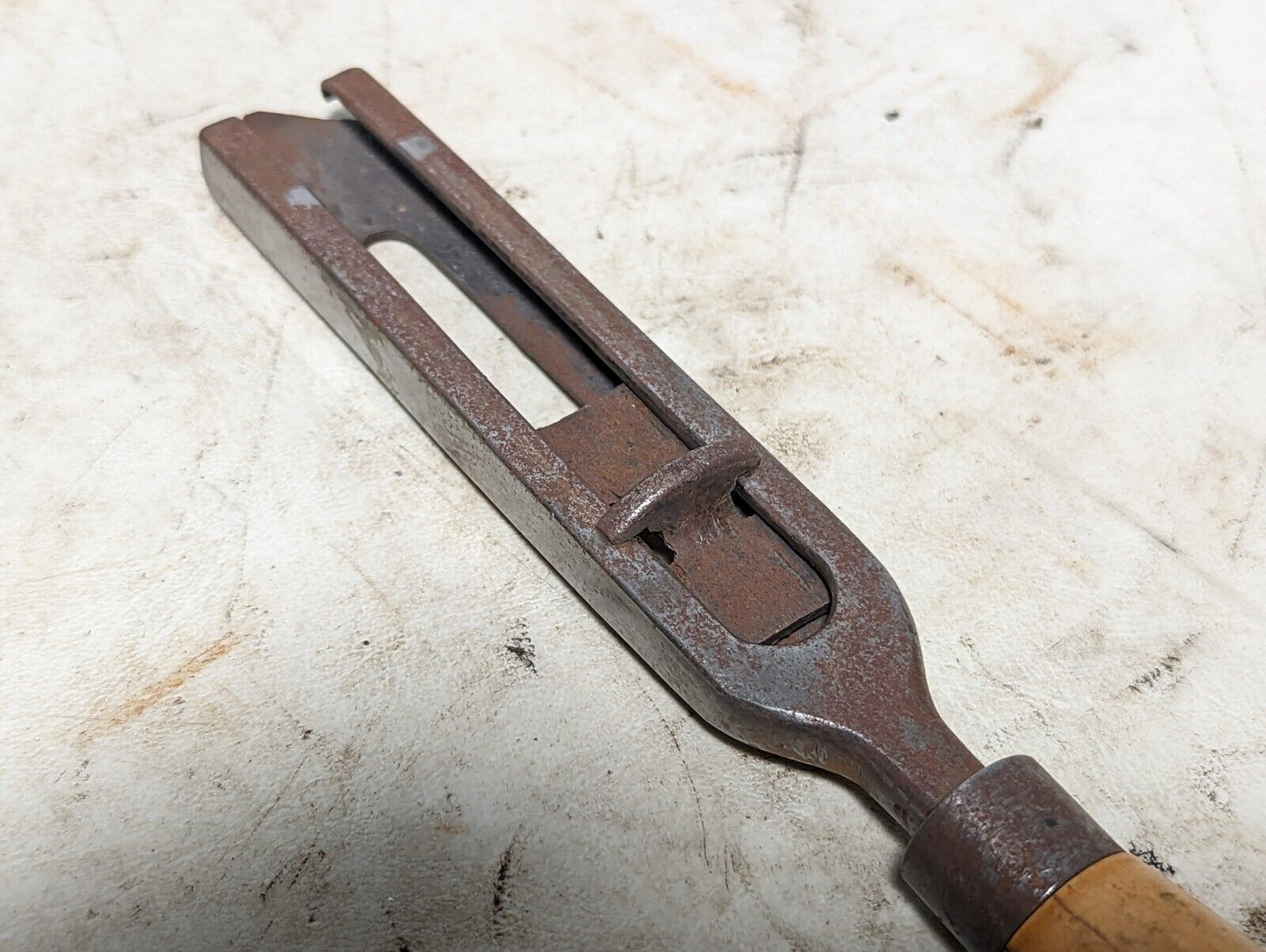 Wood-turning chisel head/handle to use changeable blades, no blades included