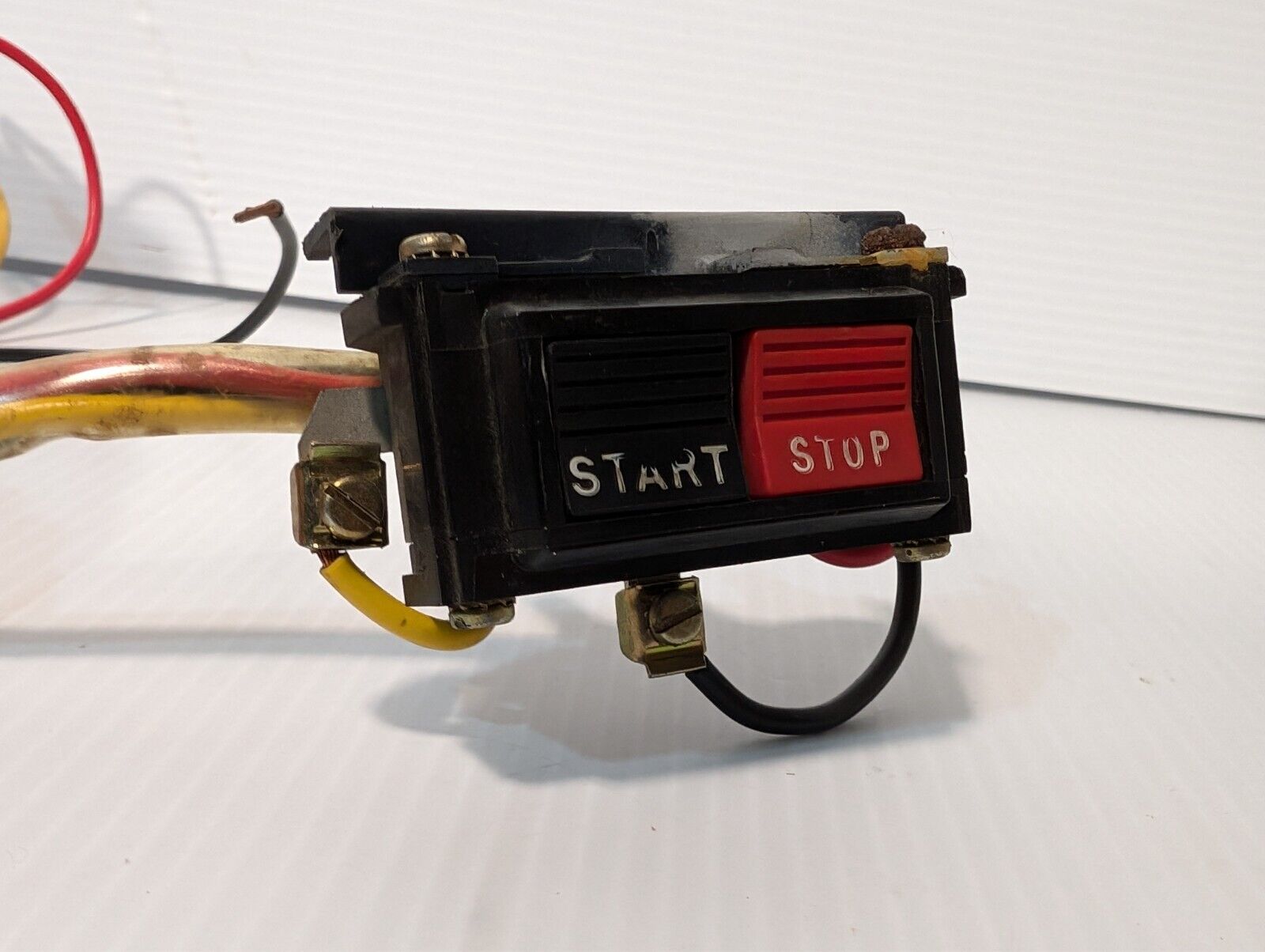 Square D 8536SBG2 motor starter, NEMA sz 0, 3HP, 220/240VAC coil