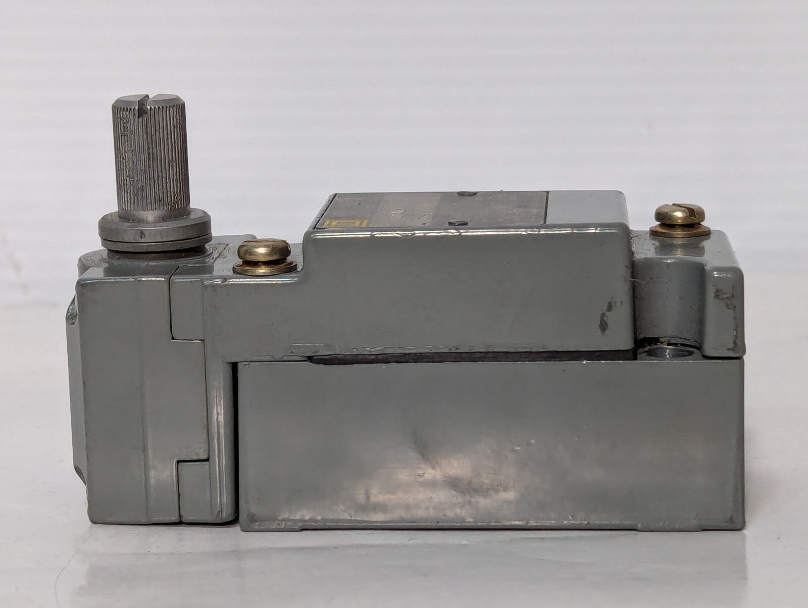 Square D 9007-C68T10 Mechanical Turret Head Position Switch, 10° Pre-travel Arm