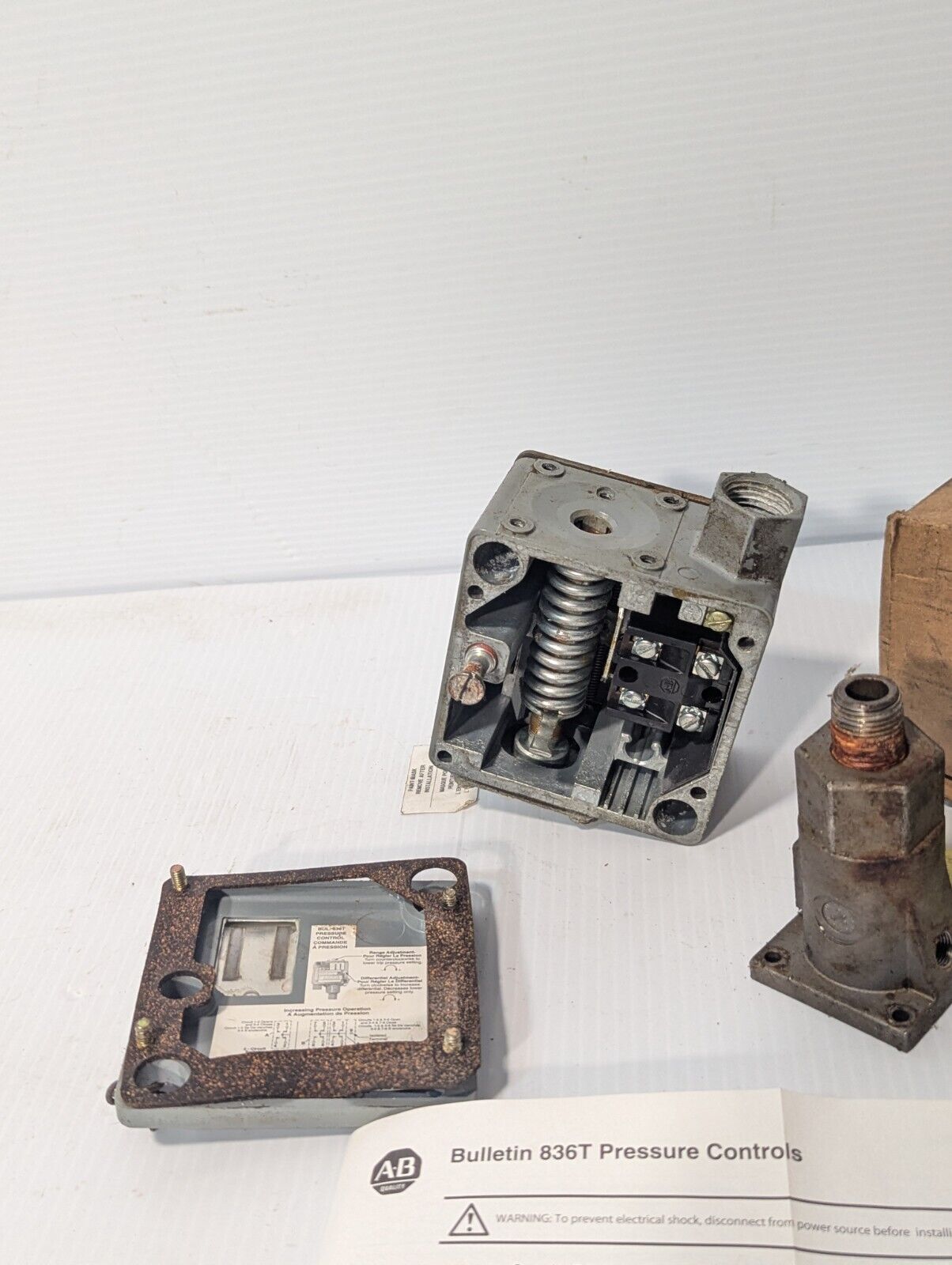 Allen Bradley 836T-T302J Pressure Control Switch, 3/8in, 200-3000psi 120-600vac