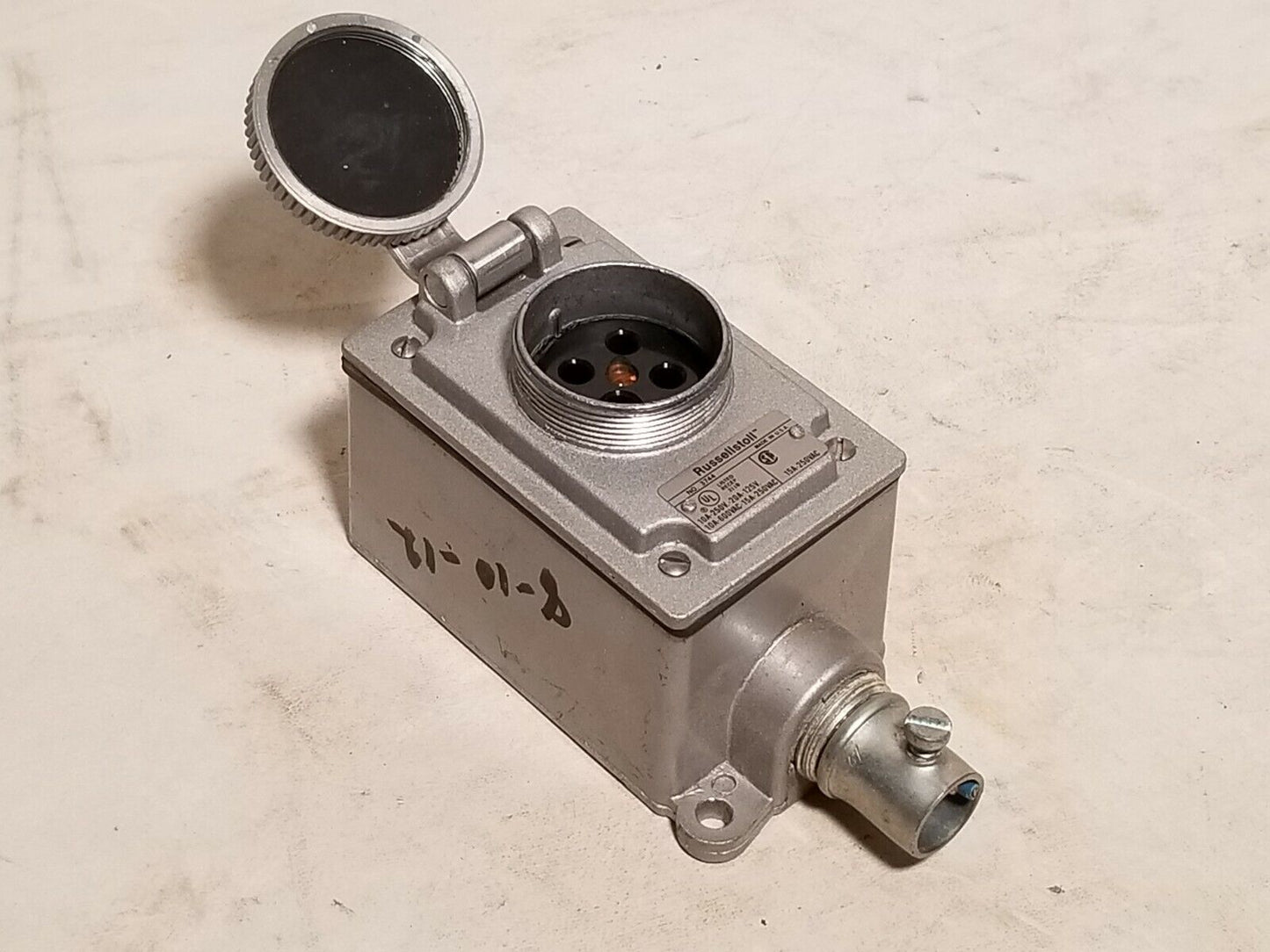 Russellstoll 3744 receptacle, 10A@250V, 20A@125V, 10A@600VAC, 15A@250VAC, 3 pole