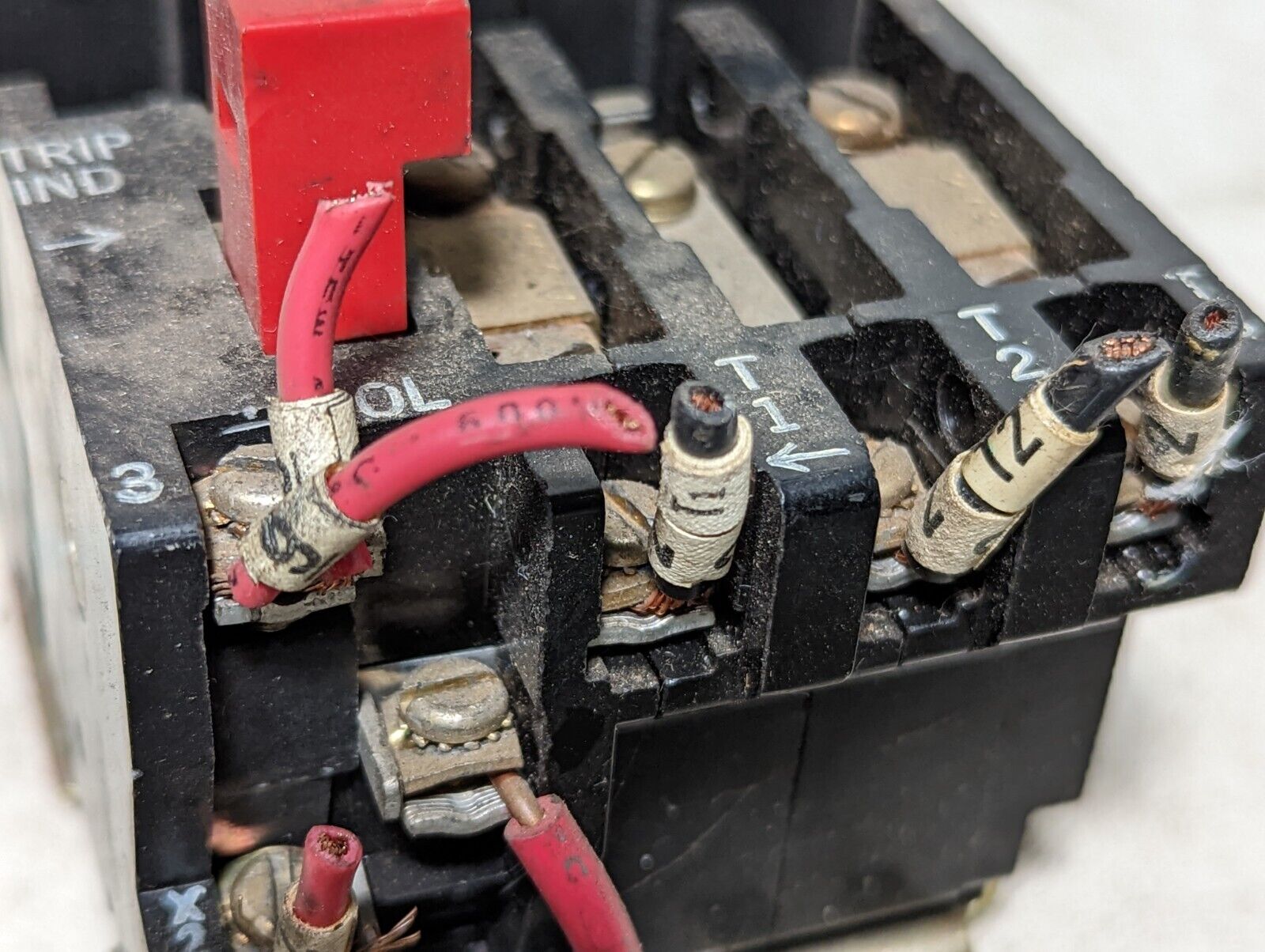 Square D 8536AO2 starter, NEMA size 00, 110-115V 60Hz, 100V 50Hz coil