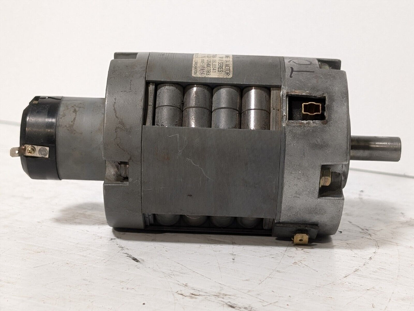 Yaskawa ABB UGTMEM-06LBB41 Minertia Servo Motor Mini Series