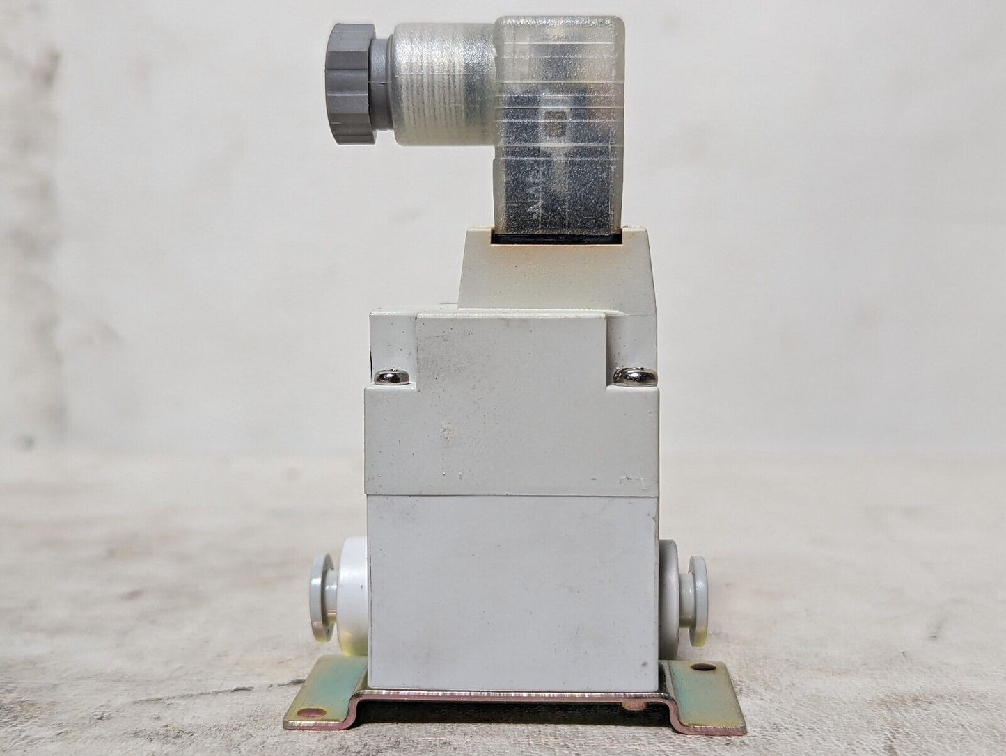 SMC VQ21A1-5YZ-C6-F solenoid valve, air/inert gas, 0.01-0.6MPa