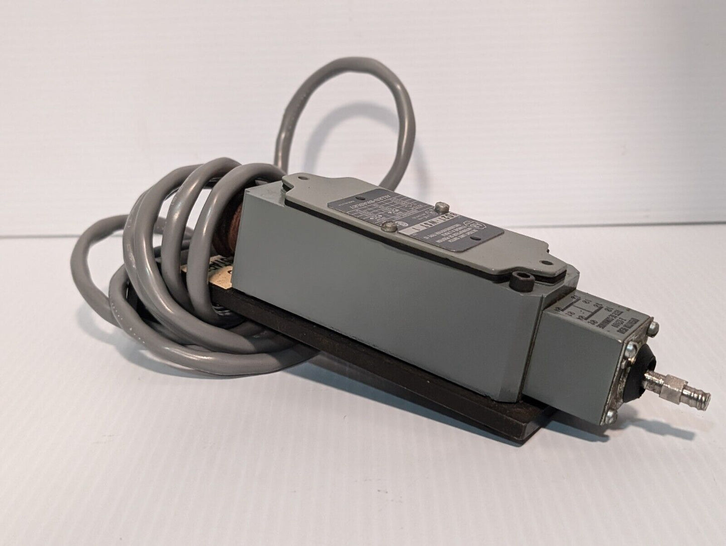 Allen Bradley 802T-WST Oiltight Limit Switch, Series 1, 120-600VAC - Free Ship
