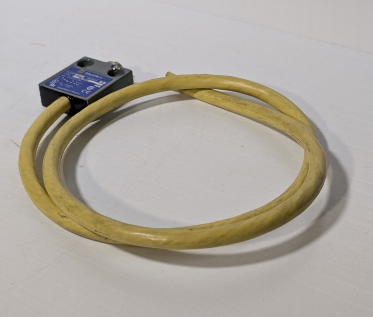 Square D MS01S0300 Enclosed Push Button Limit Switch, Sensor, Automation, 10A