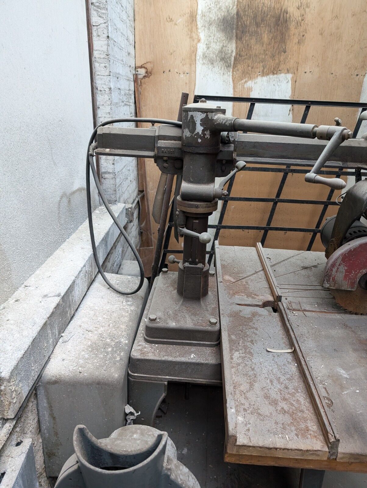 Walker-Turner Radial Arm Saw RA551 Centro Pivot Vintage Manufacturing Equipment