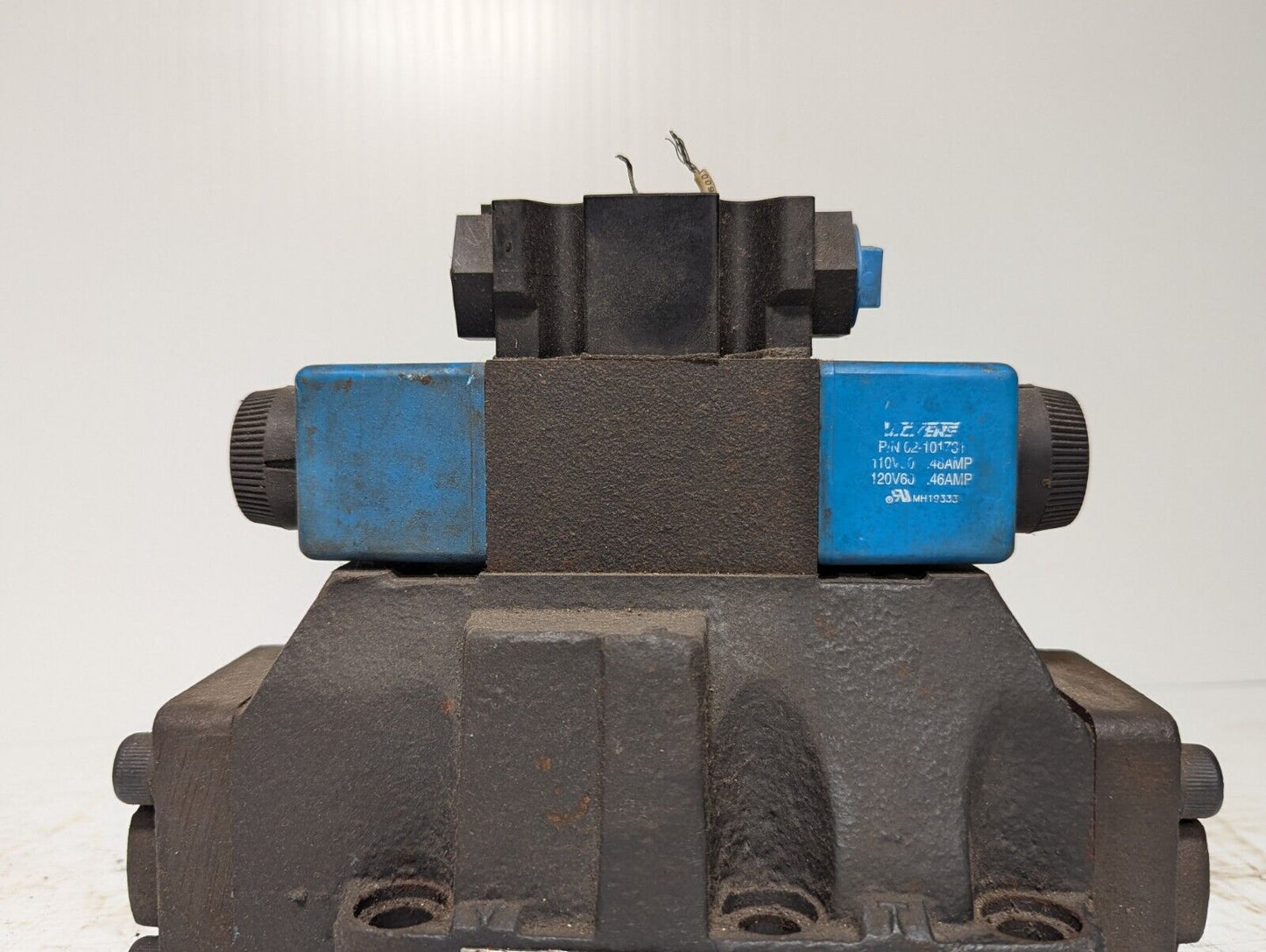 Vickers DG5S-8-8C-VM-FW-B5-30 Directional Solenoid Control Valve Assembly
