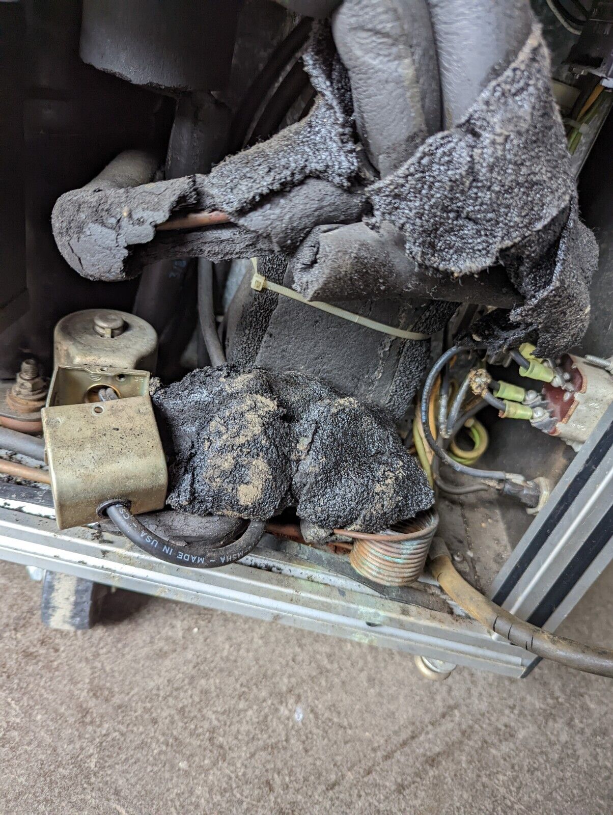 Petrolab 589 cloud and pour unit, 115VAC, seemingly burn damage on the back