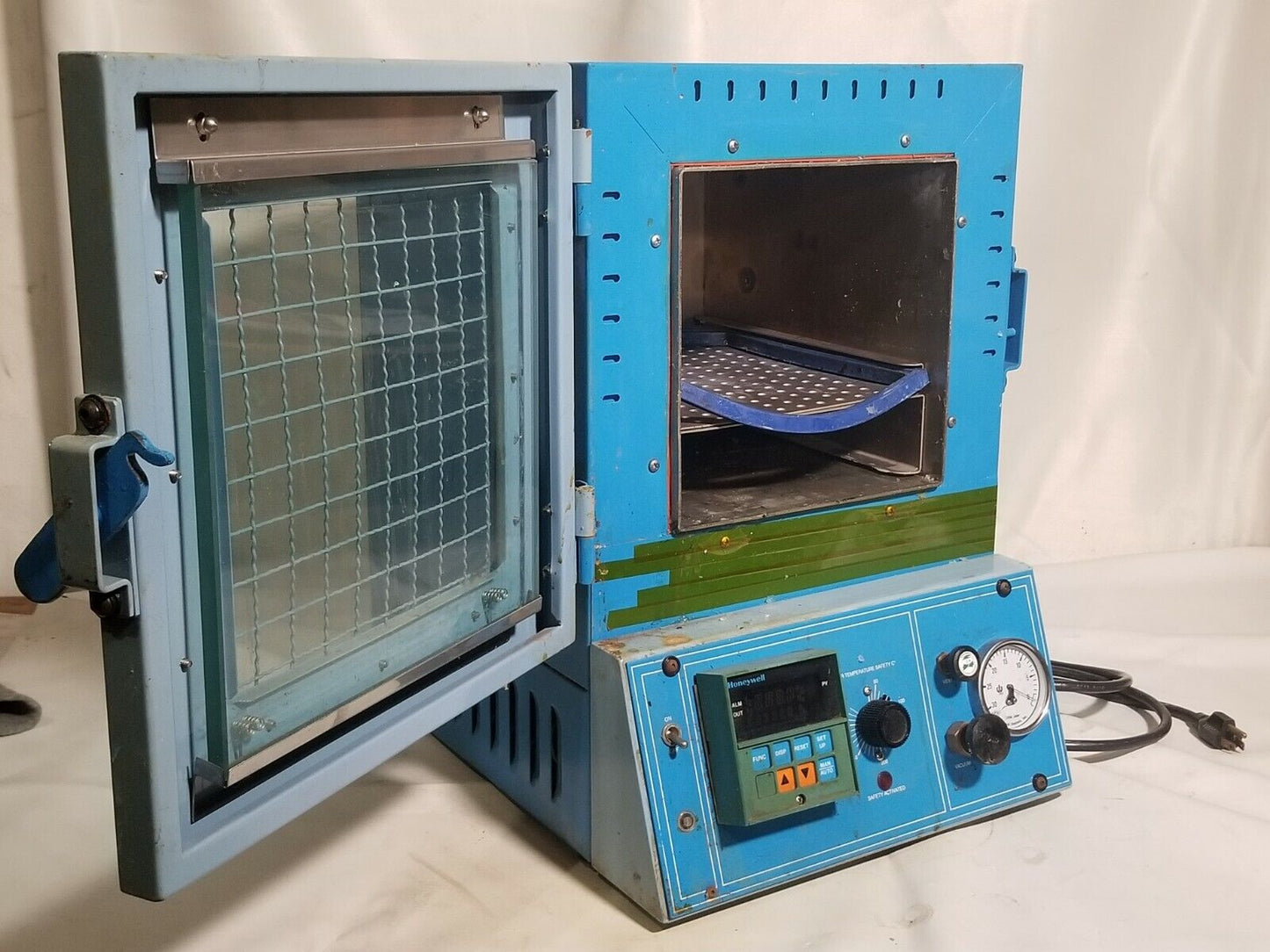 Tenney Environmental Test Chamber, benchtop, 30-330 deg C, vacuum chamber