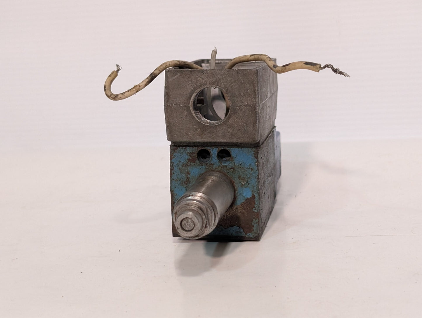 Vickers 633741 Solenoid Valve Coil on (Unidentifiable) Solenoid Valve