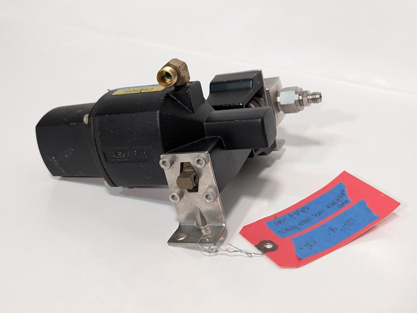 Whitey 133 SR Spring Return Pneumatic Actuator w/ SS-45S8-W1-33C Ball Valve