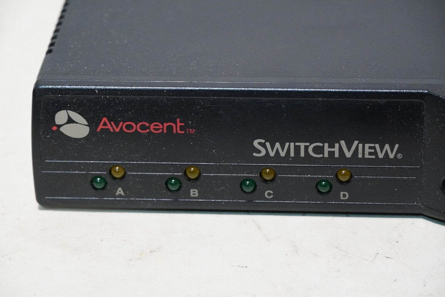 Avocent Switchview 520-195-507 4-Port KVM Switch Box PS/2 VGA, no power supply