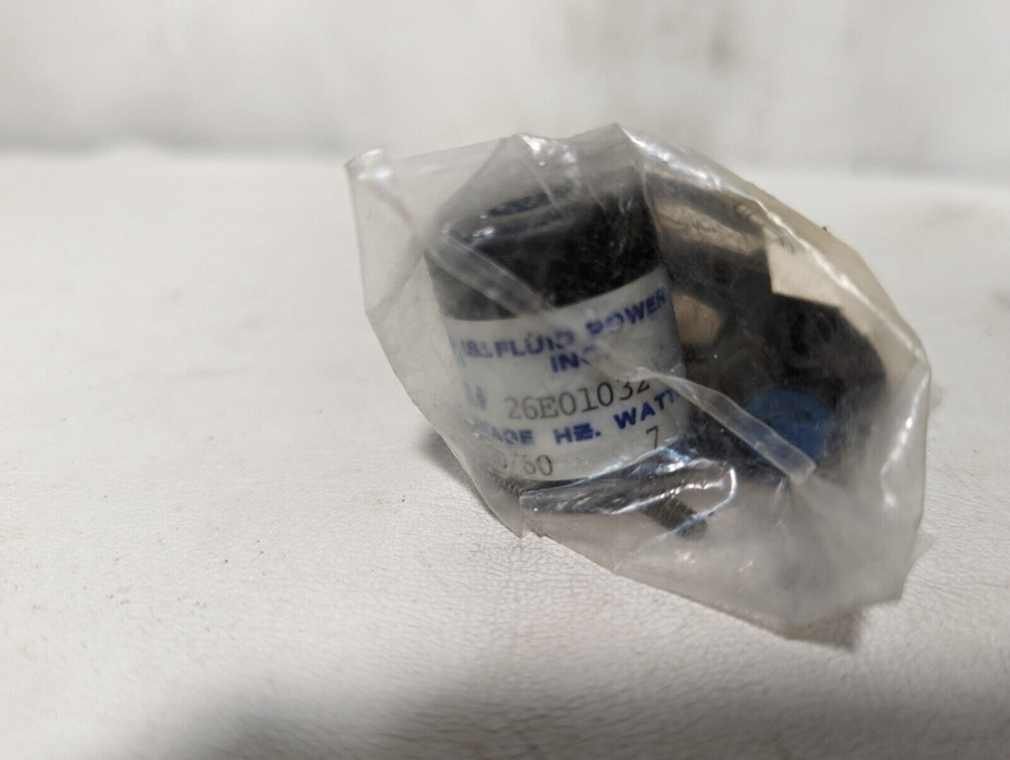 Lot of 2 ISI Fluid Power 26E01032 with parts: one sealed, one used/maybe broken