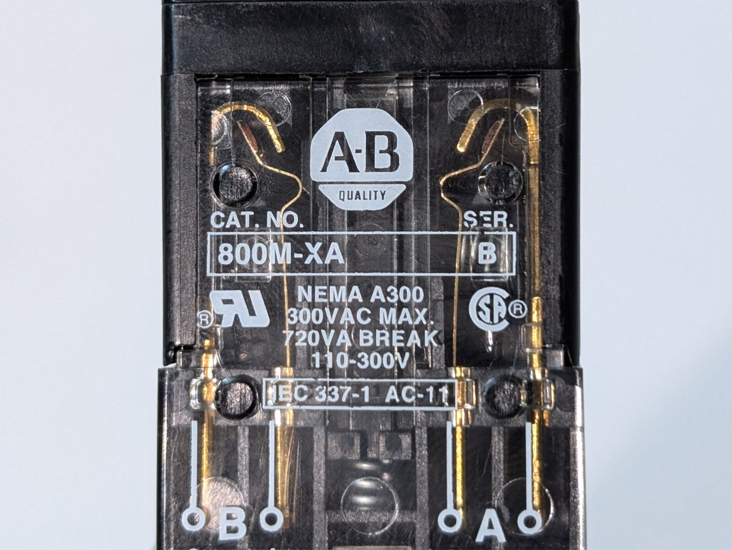 Allen Bradley 800MR-JX9B Ser. A 3 Pos Momentary Oil Tight Selector Switch