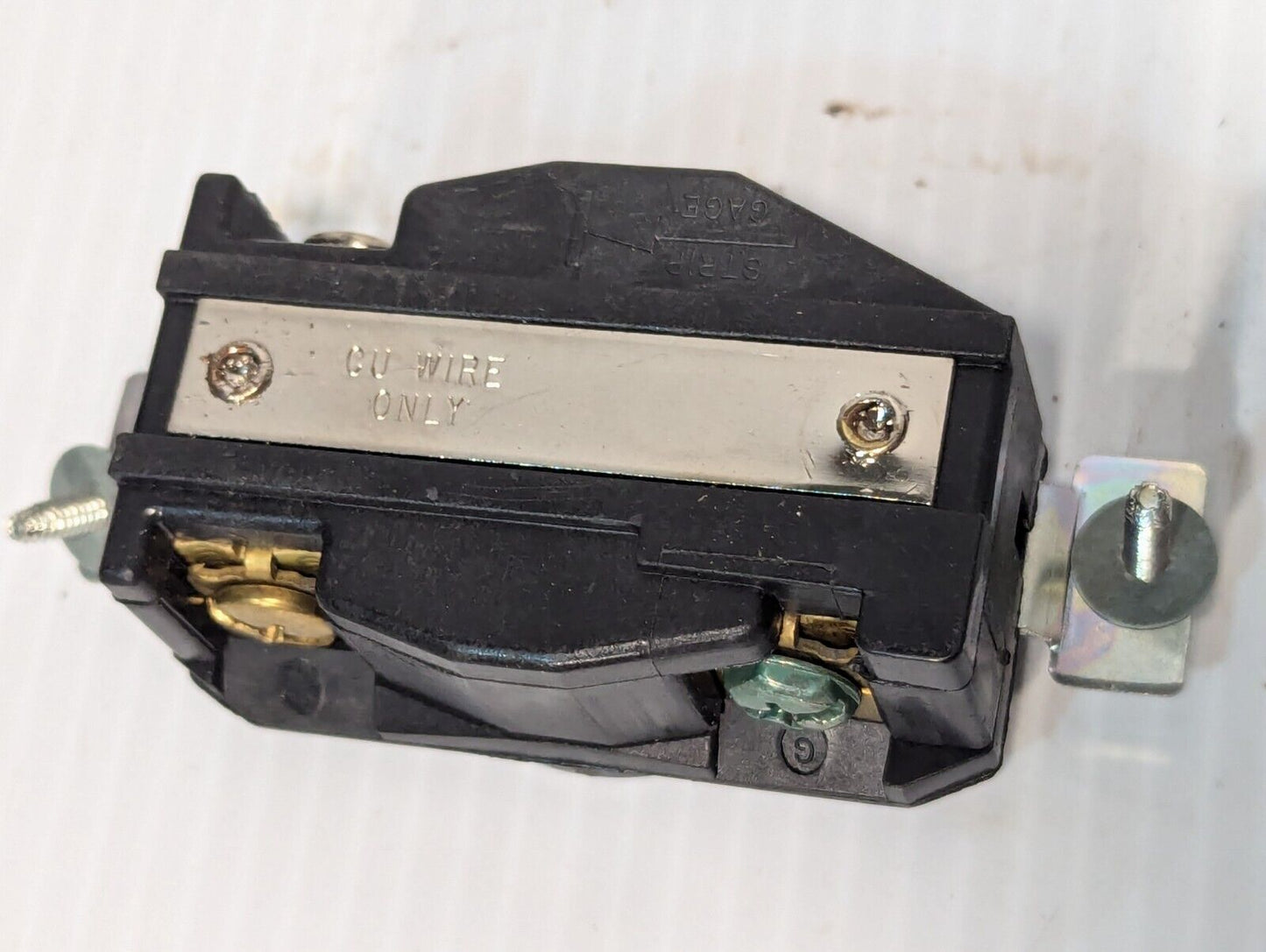 Lot of 7 Arrow Hart 6200 locking receptacles, 20A, 125VAC, 2P, 3 wire -Free Ship