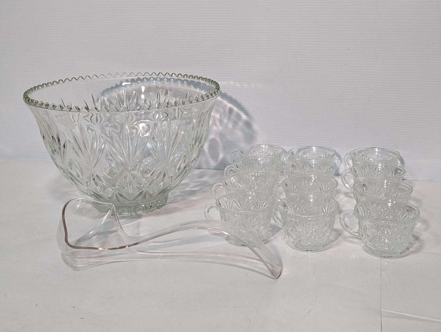 Vintage 14 Piece Crystal Clear Glass Star Scallop Party Punch Bowl Ladel Cup Set