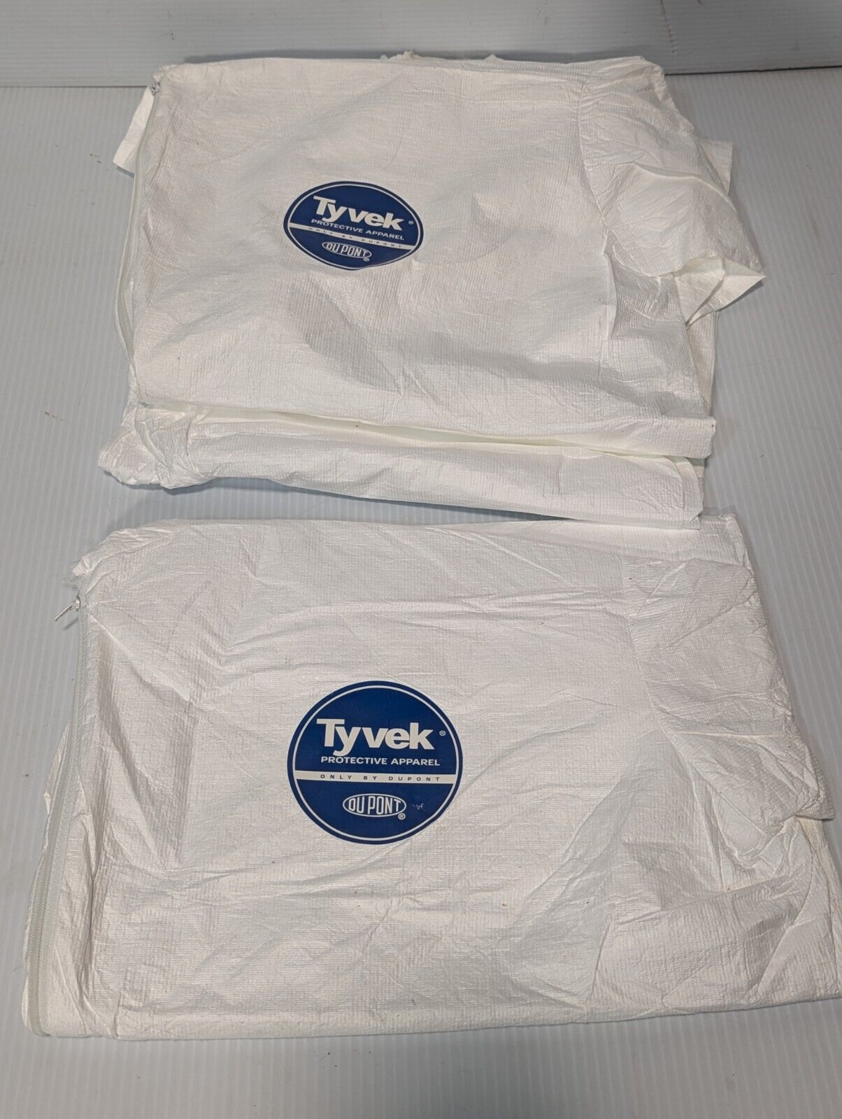 2 Med. Dupont TYVEK Protective Clothing Disposable Paint Coverall Bunny Suits