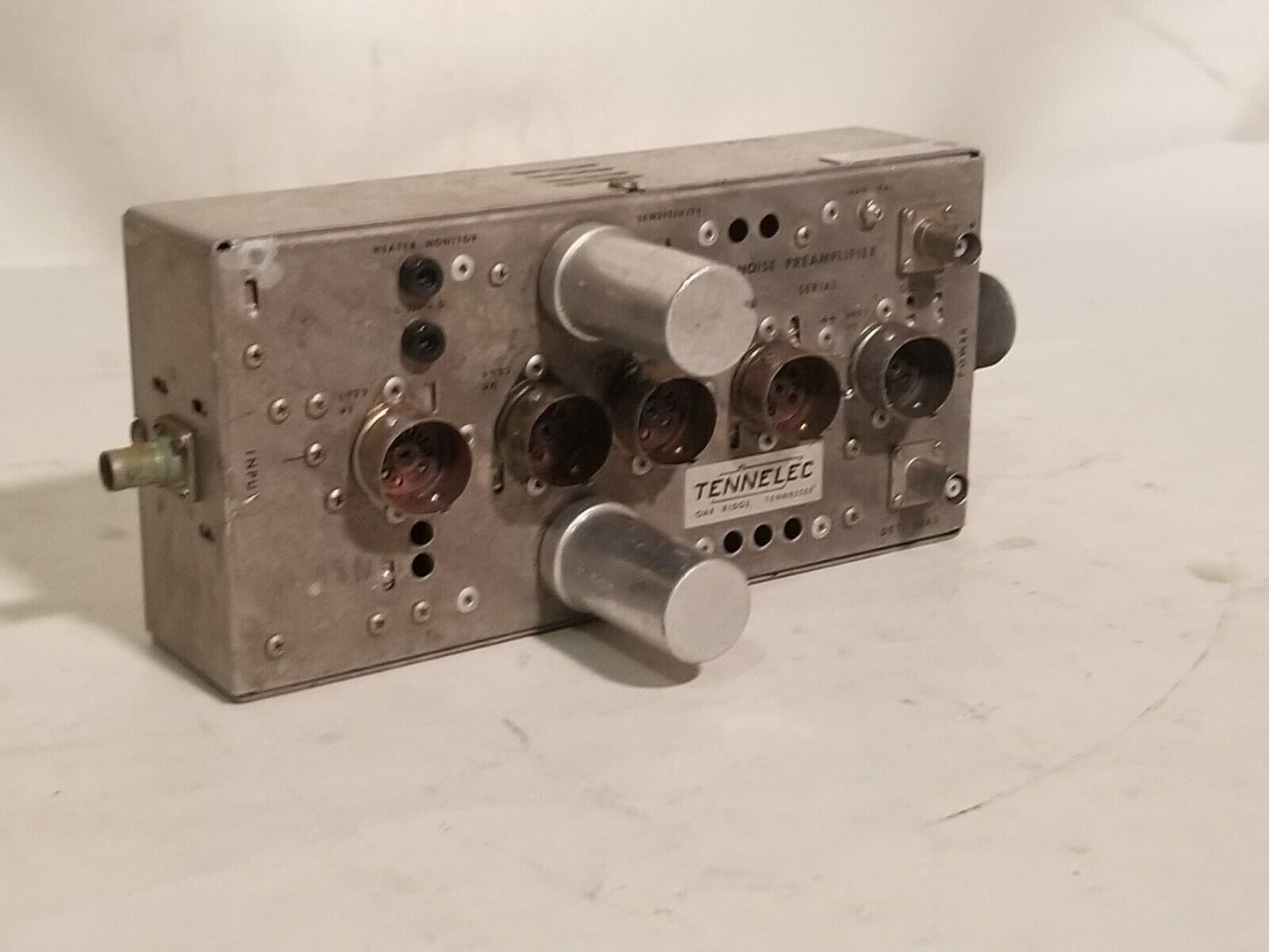 Tennelec 100B low-noise preamplifier