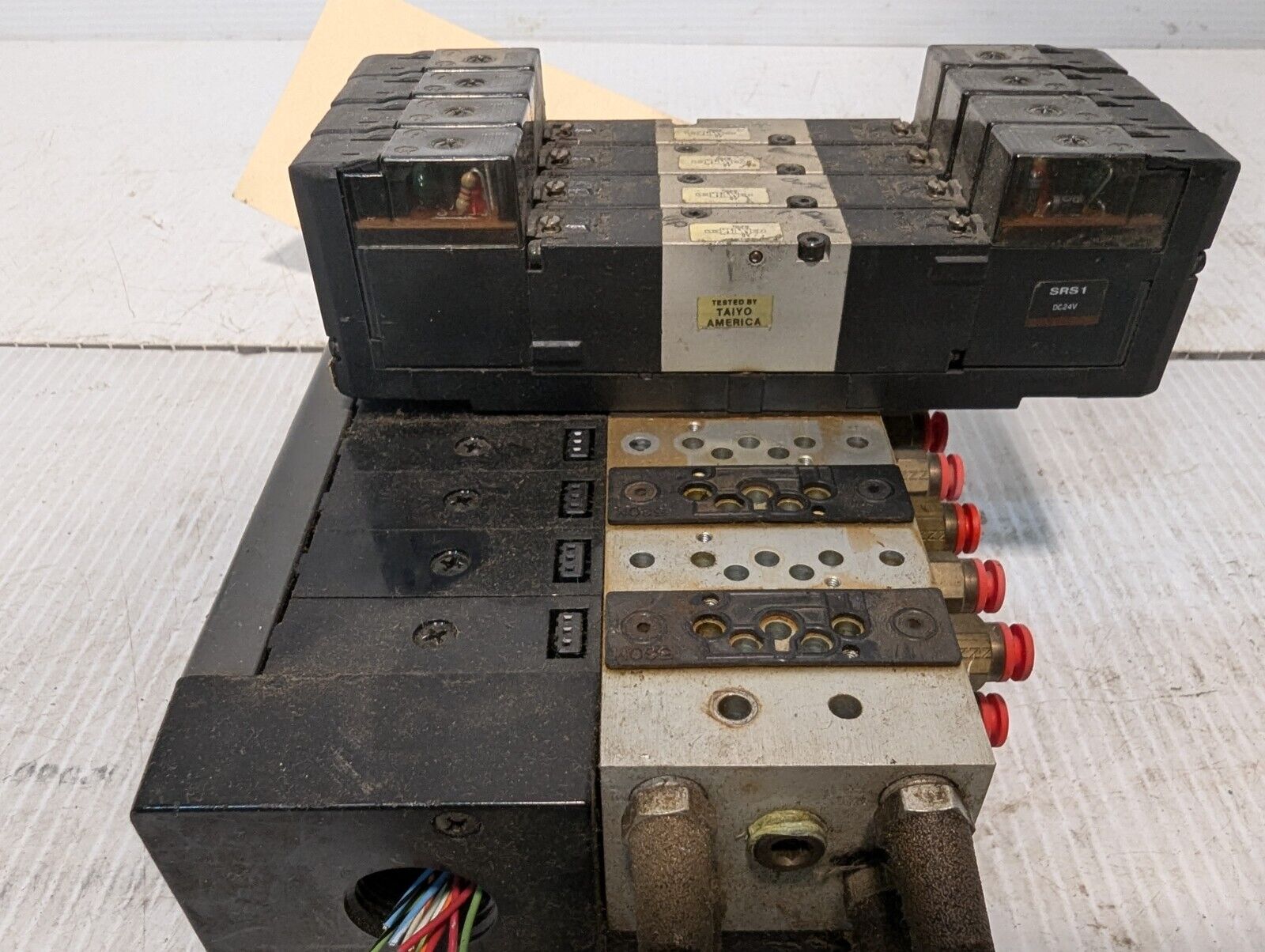 Taiyo Manifold Block with Four Taiyo USR530-SDT8 Solenoid Valves - Free Shipping