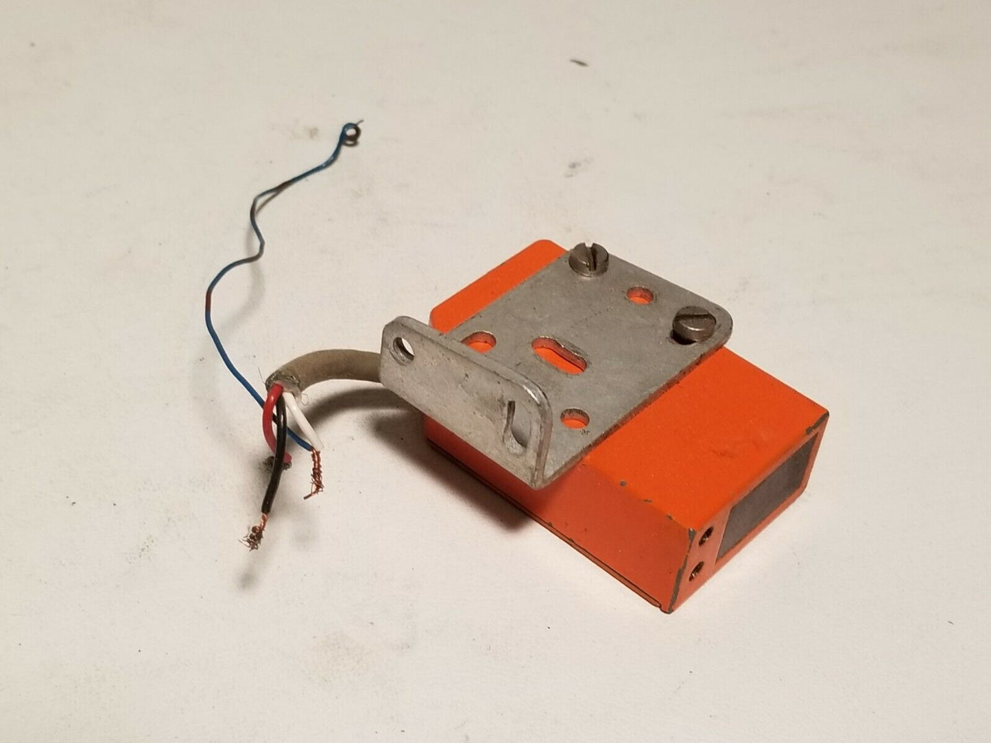 DataLogic DL optic electronics ET3-11 10-30VDC with bracket
