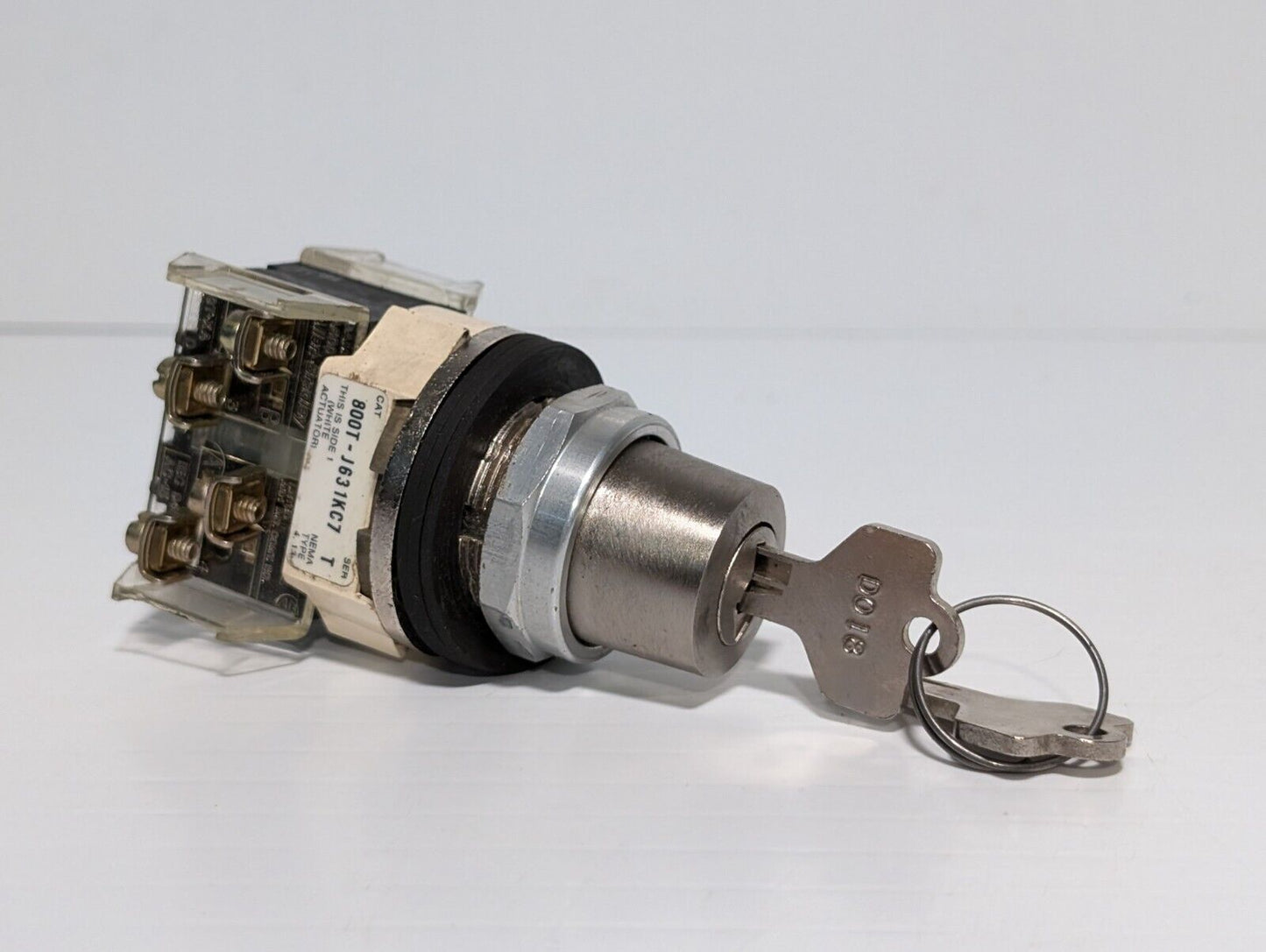 Allen Bradley 800T-J631KC7 Keyed 3 Position Selector Switch, Series T, 30mm
