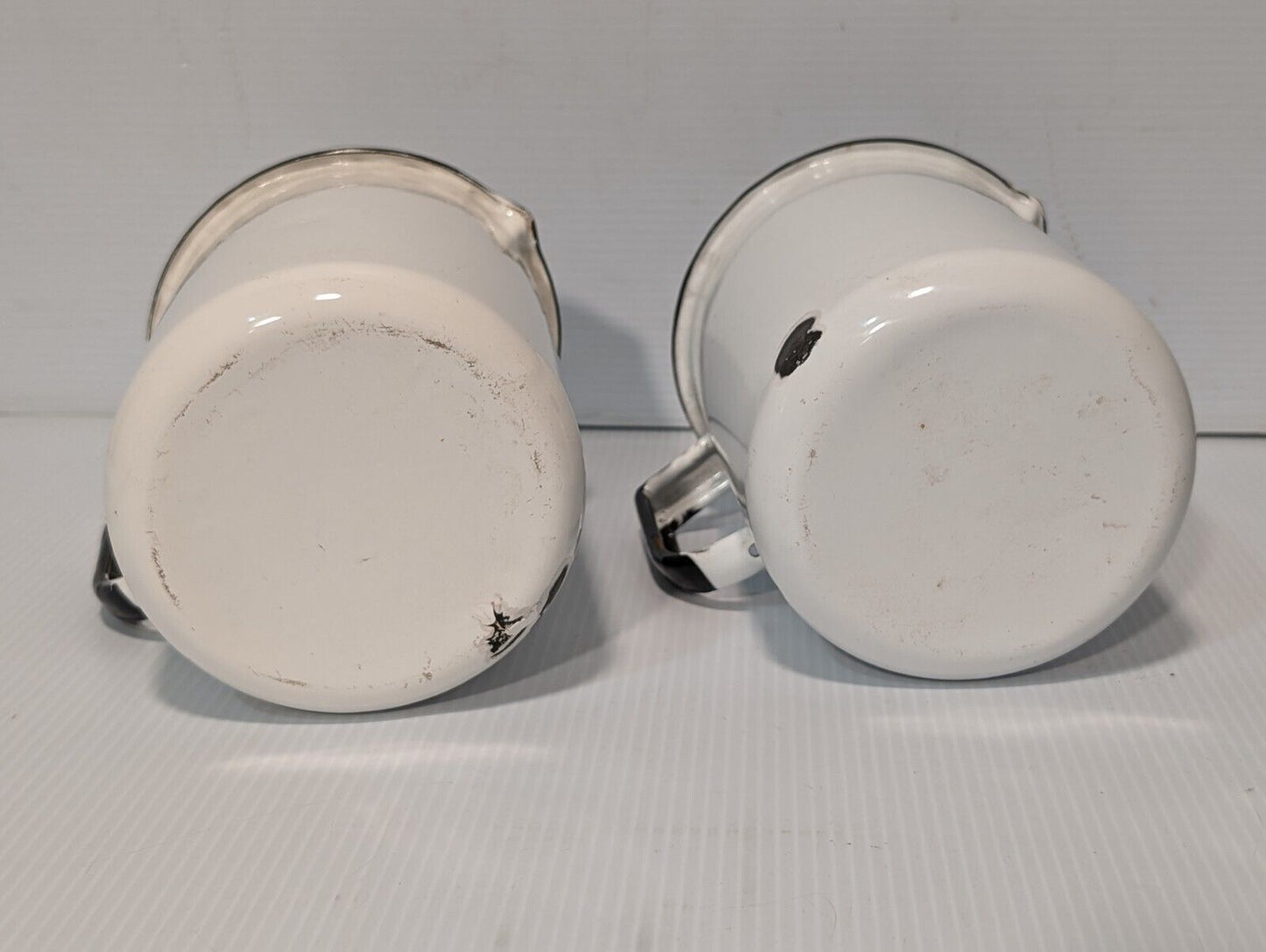 Lot of 2 white enamel lab beakers measures to 2,000ml - Free Shipping