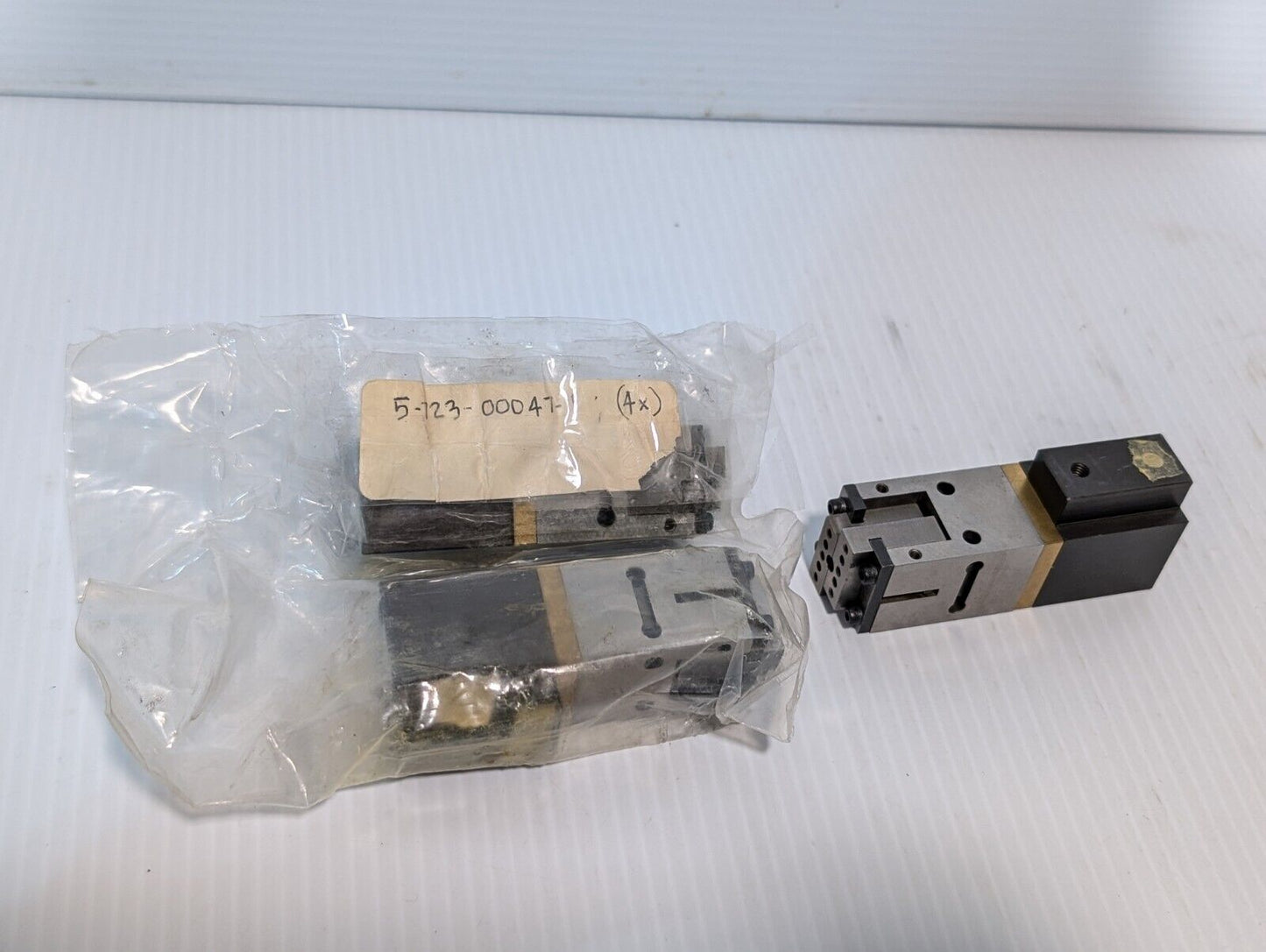 5-723-00047-1 Finger Parallel Gripper or Linear Bearing Actuator Slide
