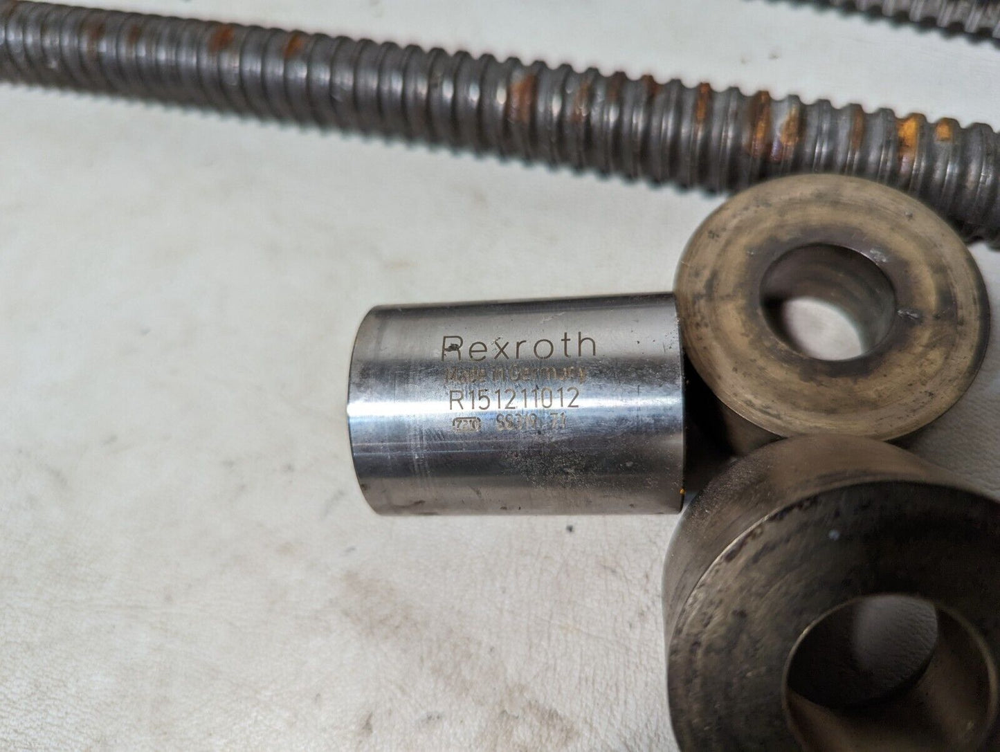 Lot of 4 feed screws, 3x 32 inches, 1x 36 inches long, plus some extras