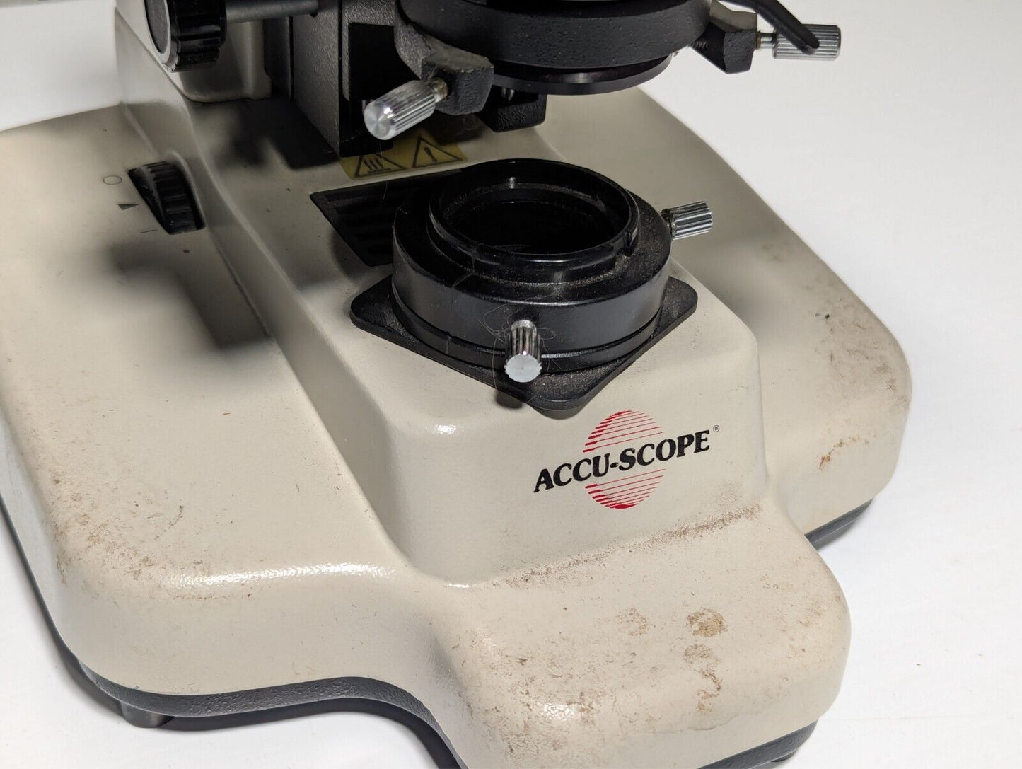 Accu-Scope 3015 Microscope With 4x, 10x, 40x And 100x Oil Objectives