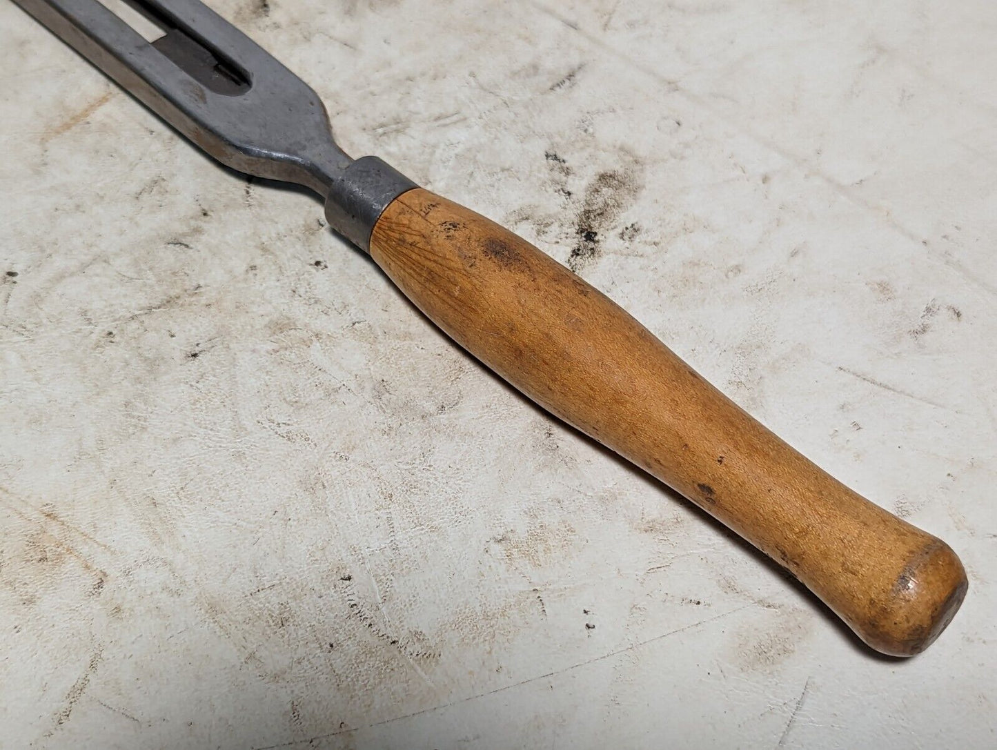 Wood-turning chisel head/handle to use changeable blades, no blades included