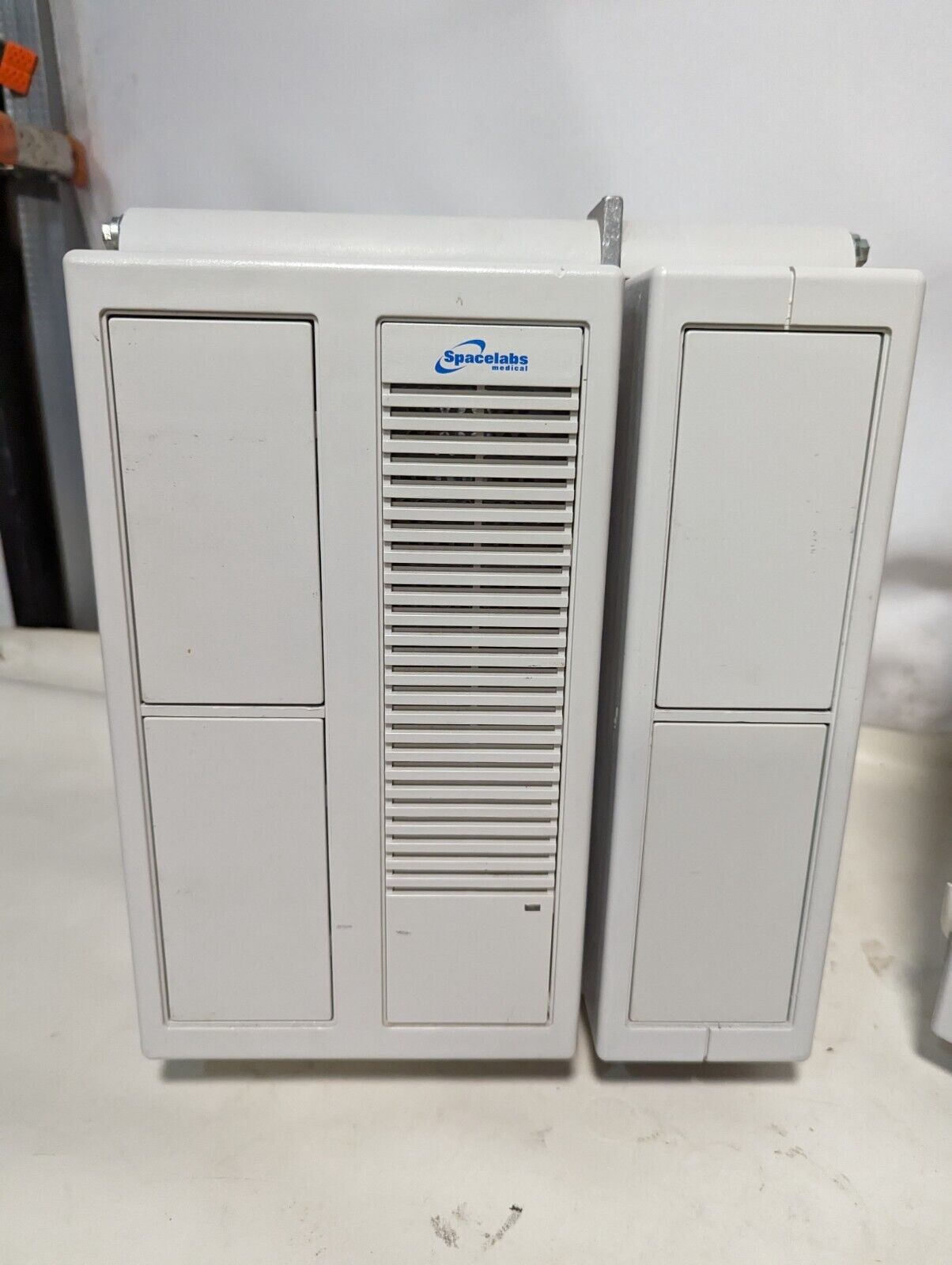 Spacelabs Medical Datex-Ohmeda 90387 with 90499 module rack for patient monitors