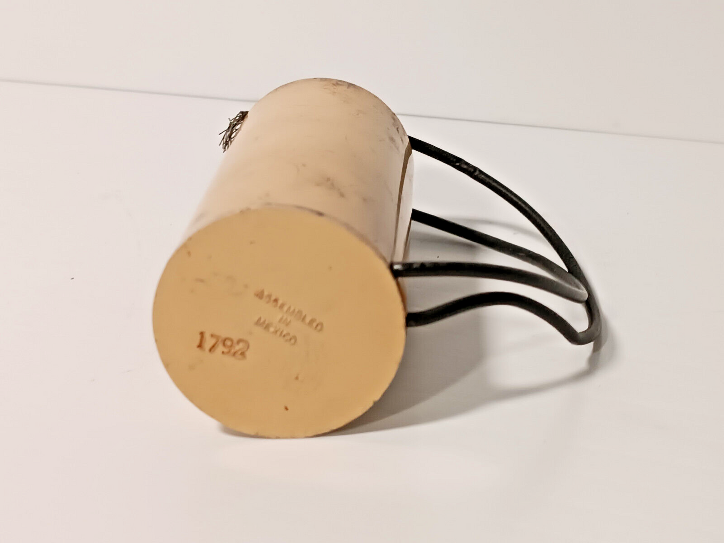 Advance Transformer Co. 7C225 Capacitor, 22.5 MFD, 300 VAC, 50/60Hz