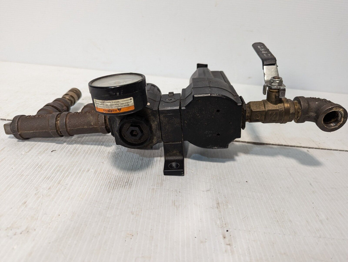 Air Preparation Assembly: Dayton 4ZL49, Dayton 4ZM20, two air hose connectors