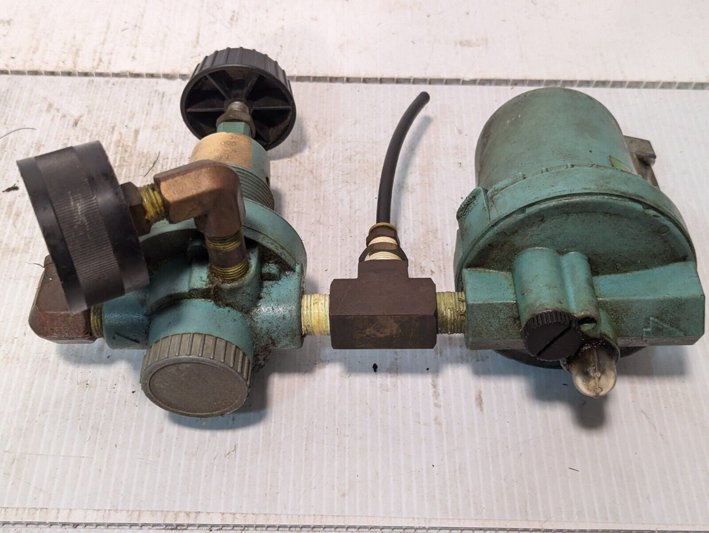 Wilkerson R20-02-000 Regulator w/unidentified Attachment+Returns