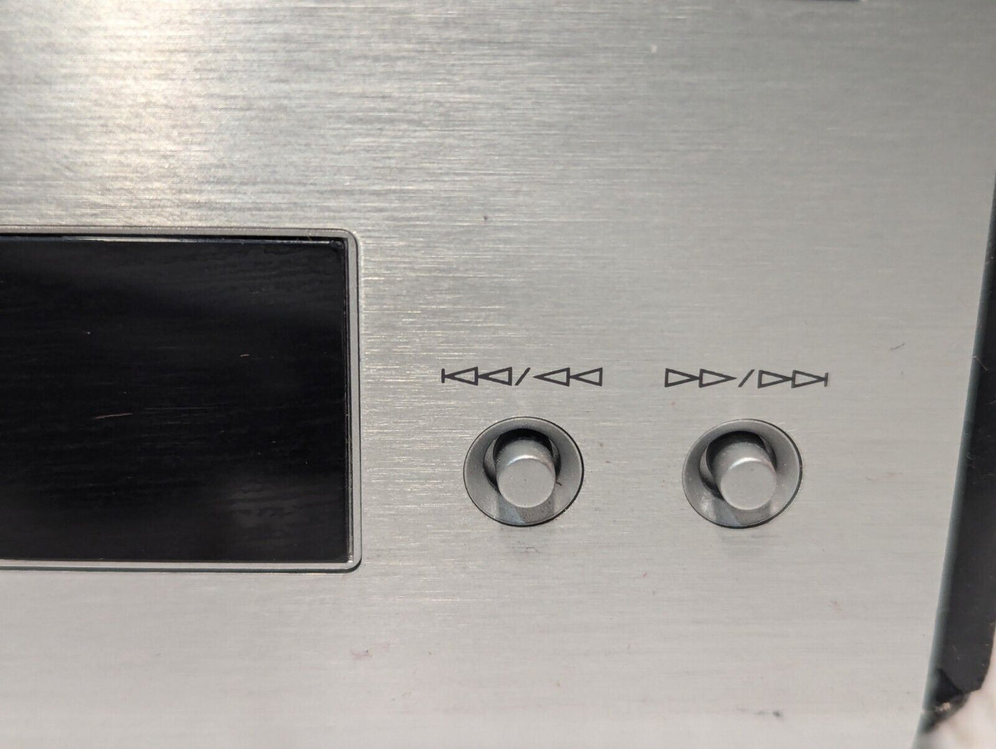 Yamaha DVD-E810 Progressive Scan DVD Player - Free Shipping