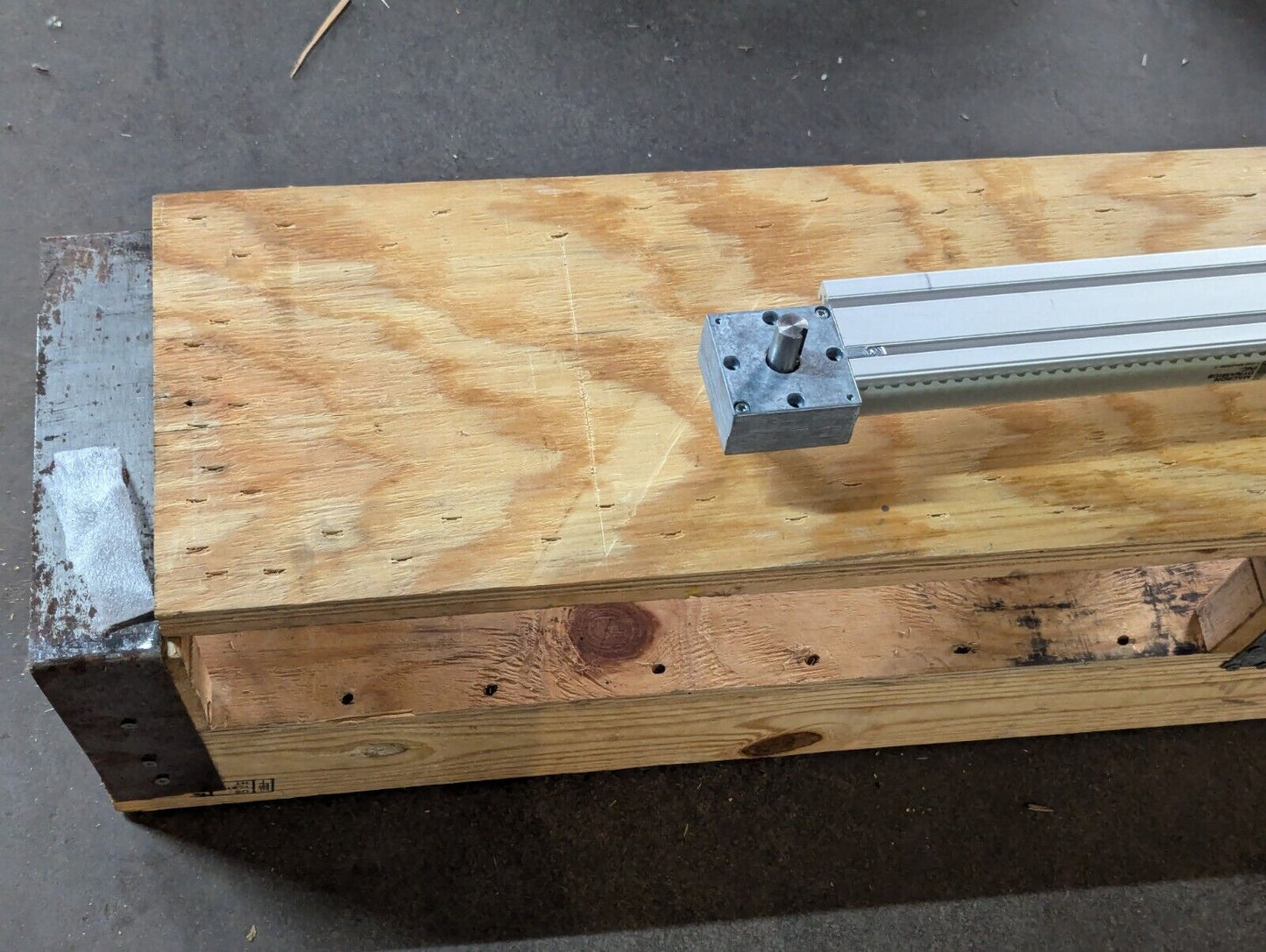 Macron 10935A01 Linear Rail Actuator 3040-12-000-5089 M. 135 VPPD Left-Free Ship